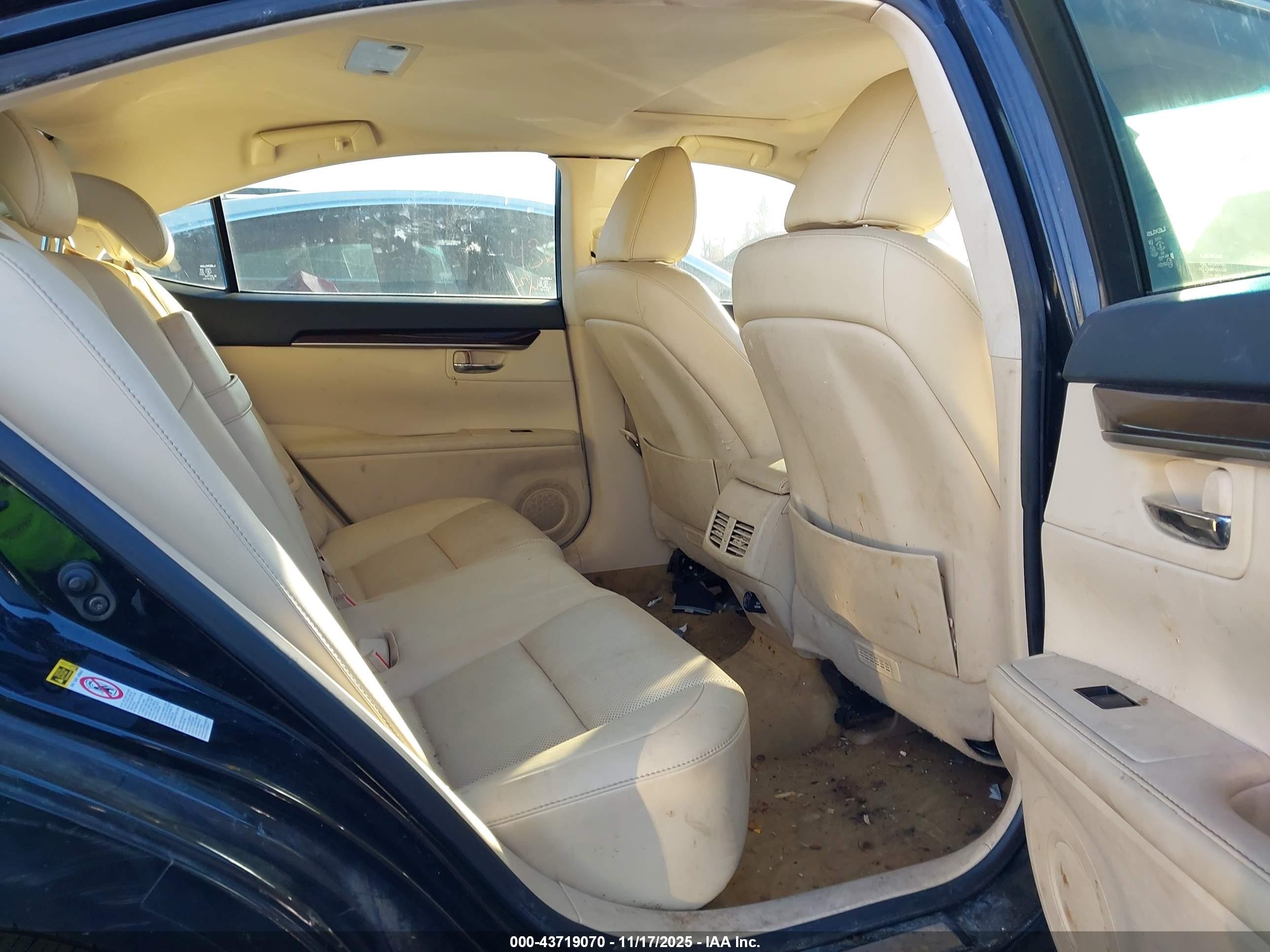 LEXUS ES image 8