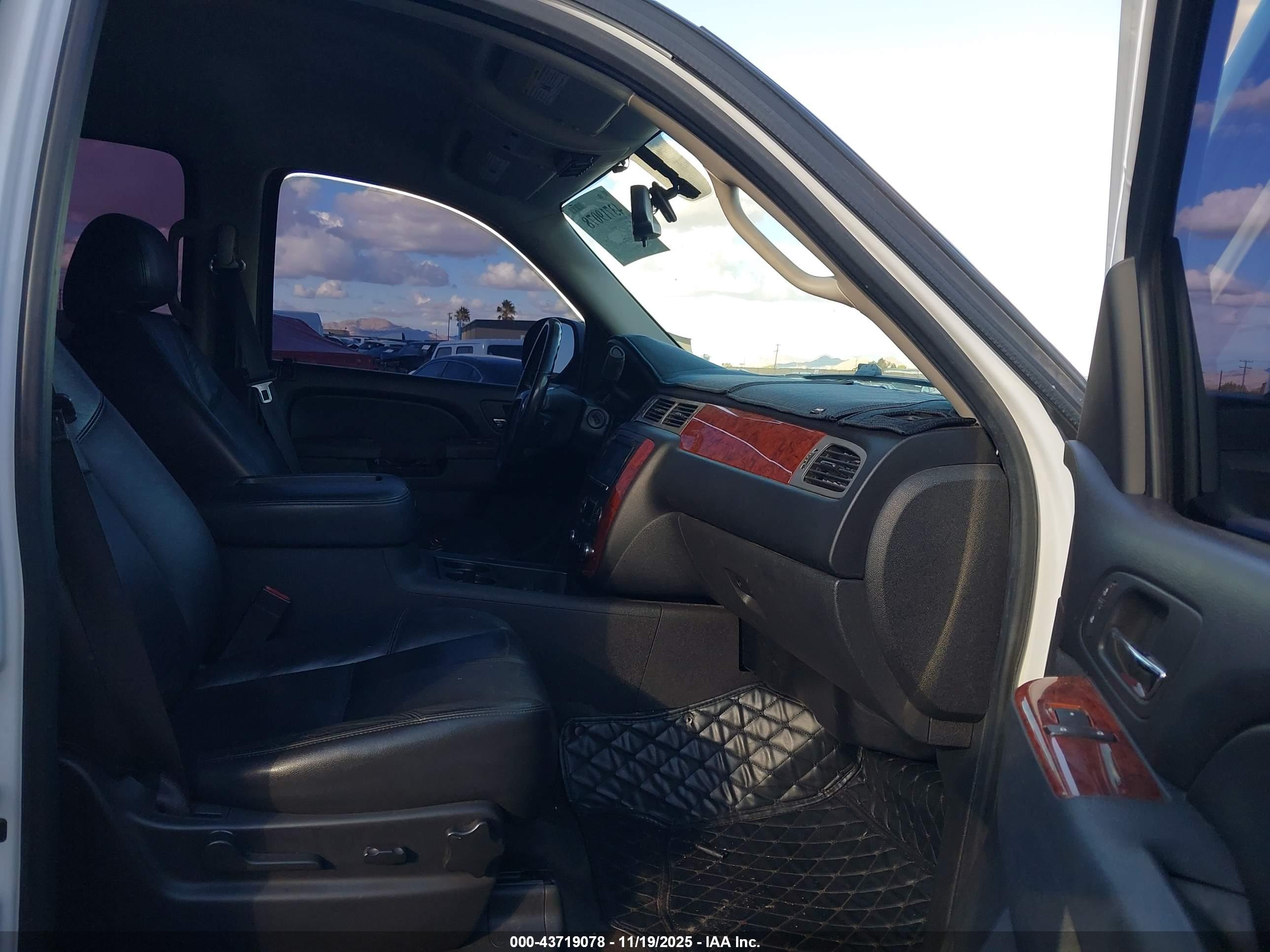 CHEVROLET TAHOE image 5