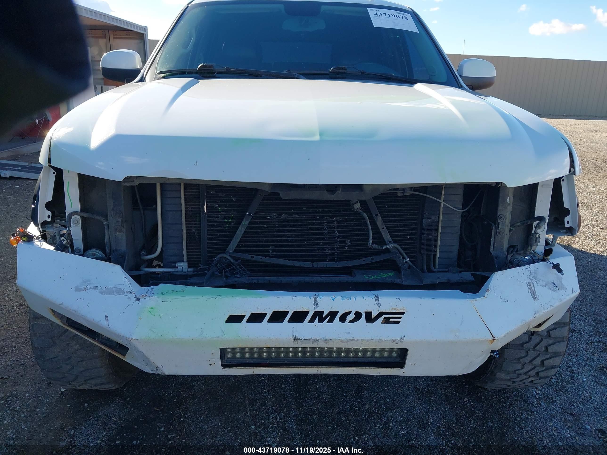 CHEVROLET TAHOE image 6