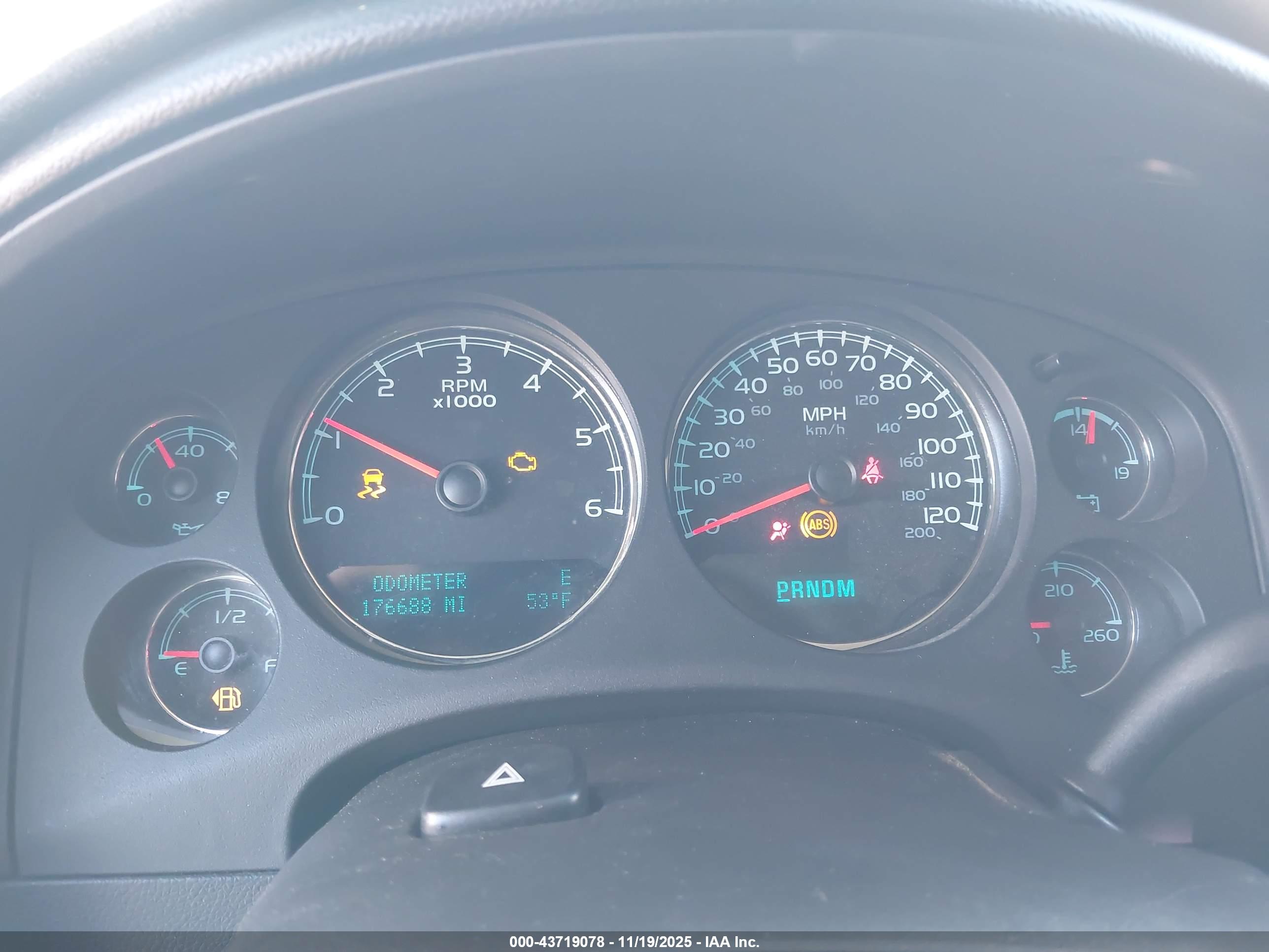 CHEVROLET TAHOE image 7