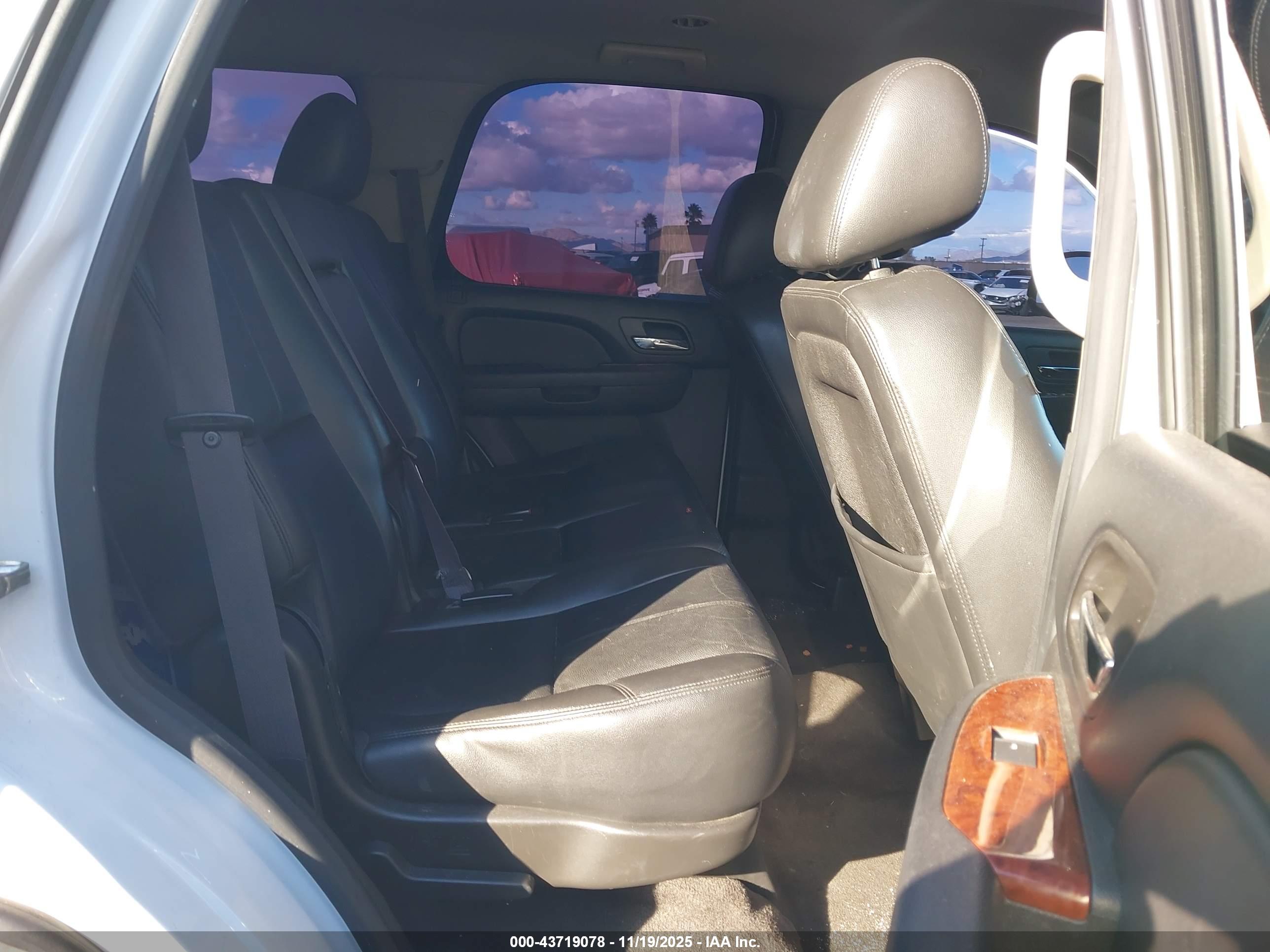 CHEVROLET TAHOE image 8