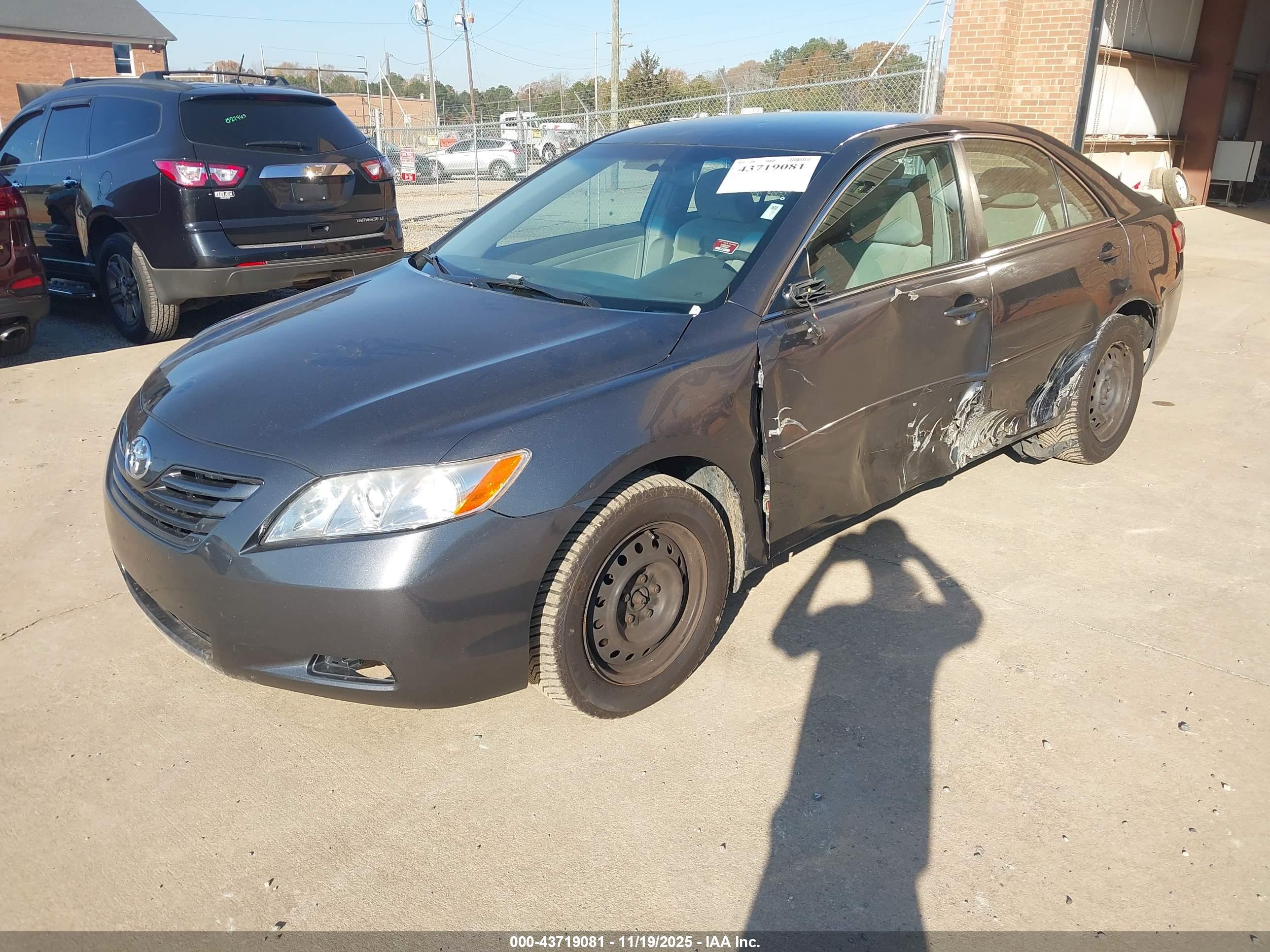 TOYOTA CAMRY image 2