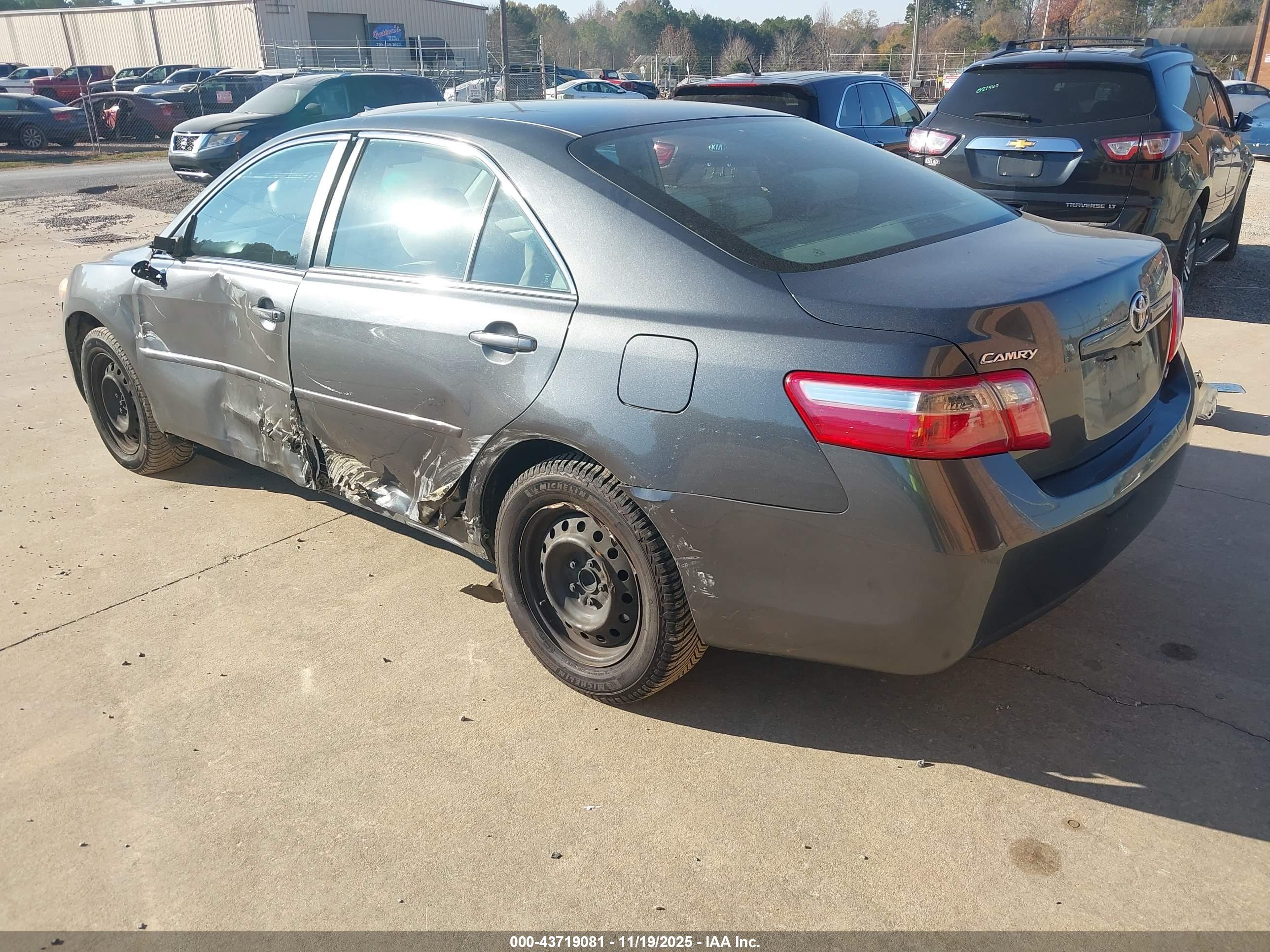 TOYOTA CAMRY image 3