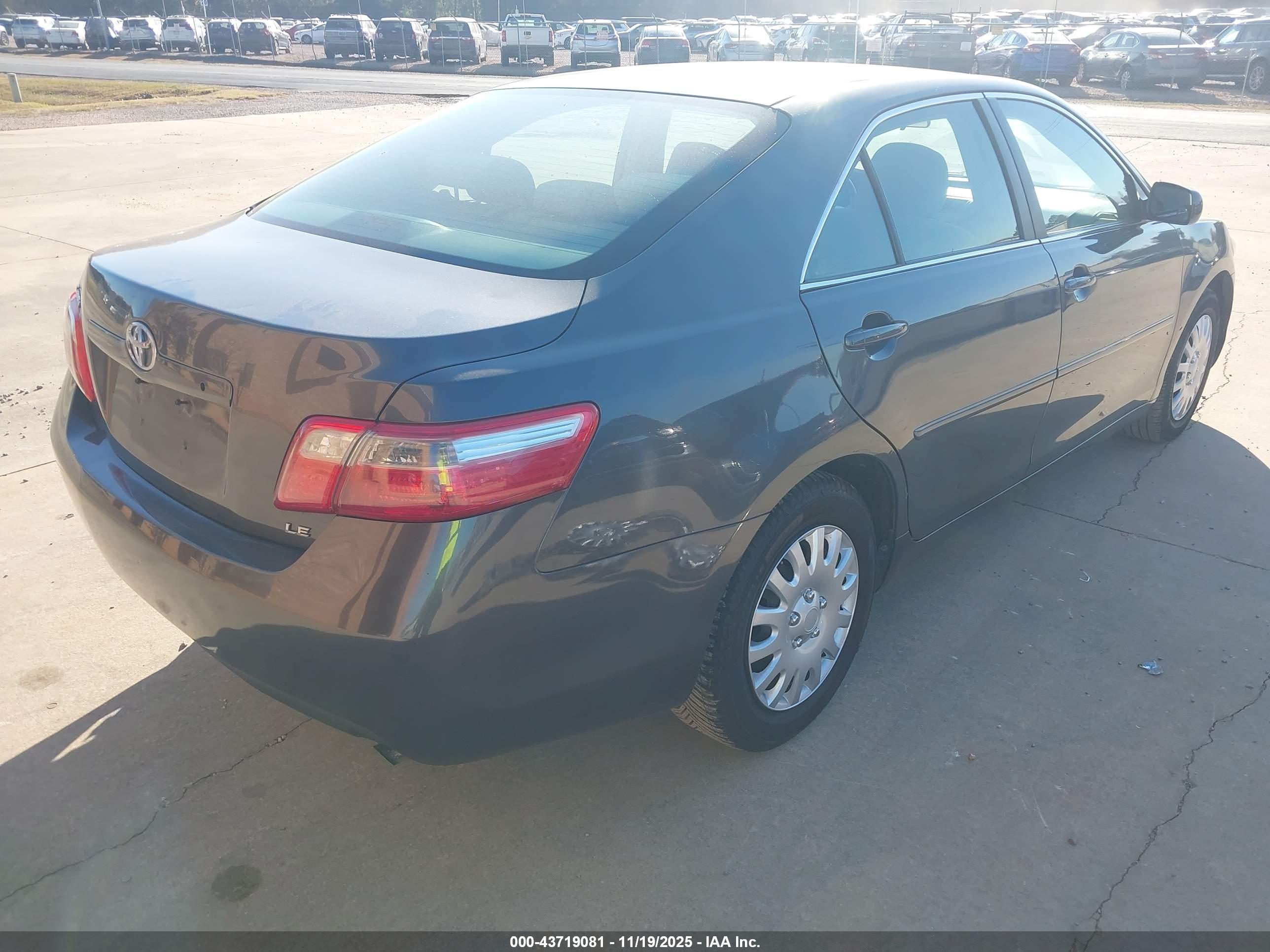 TOYOTA CAMRY image 4