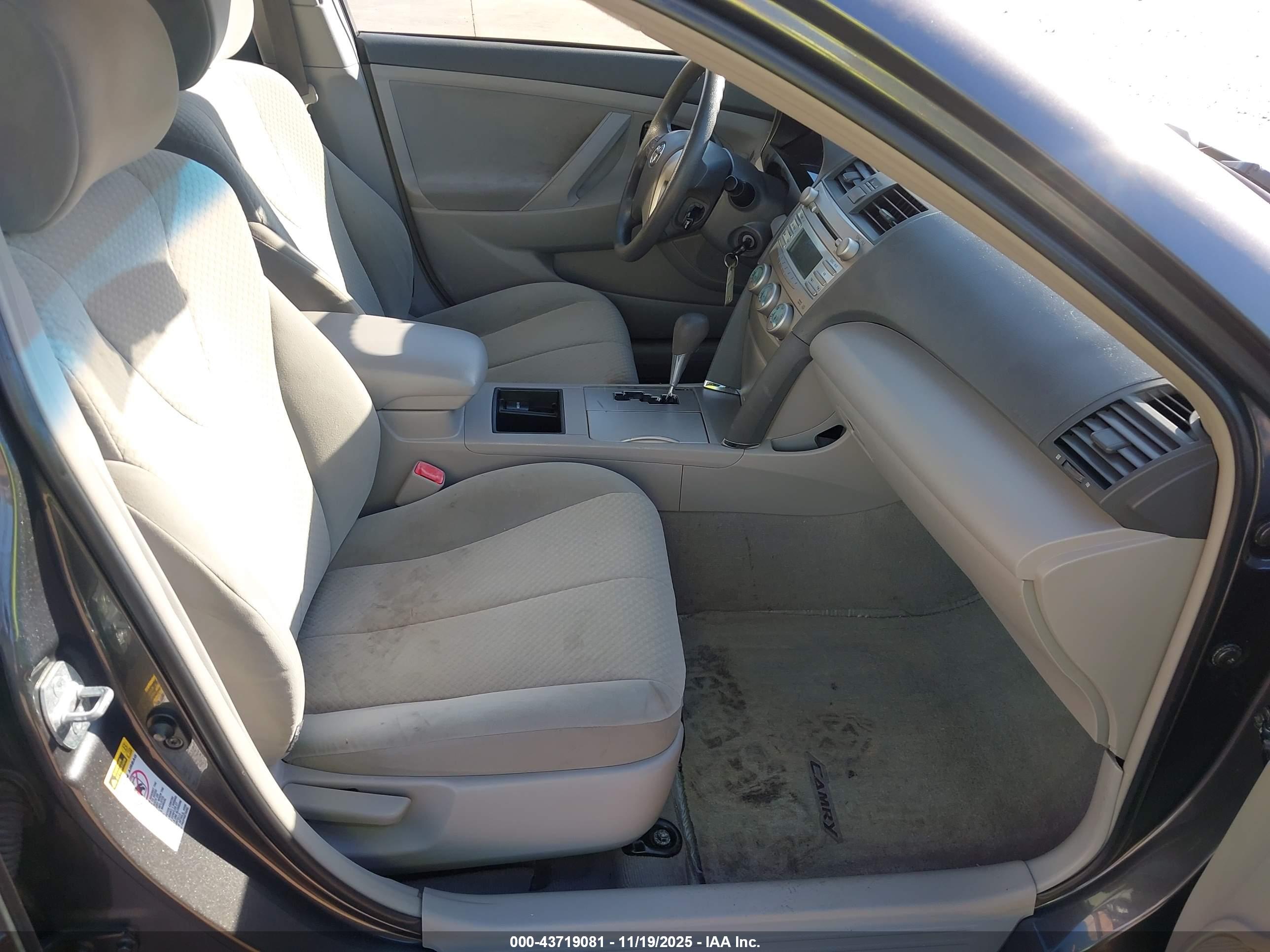TOYOTA CAMRY image 5