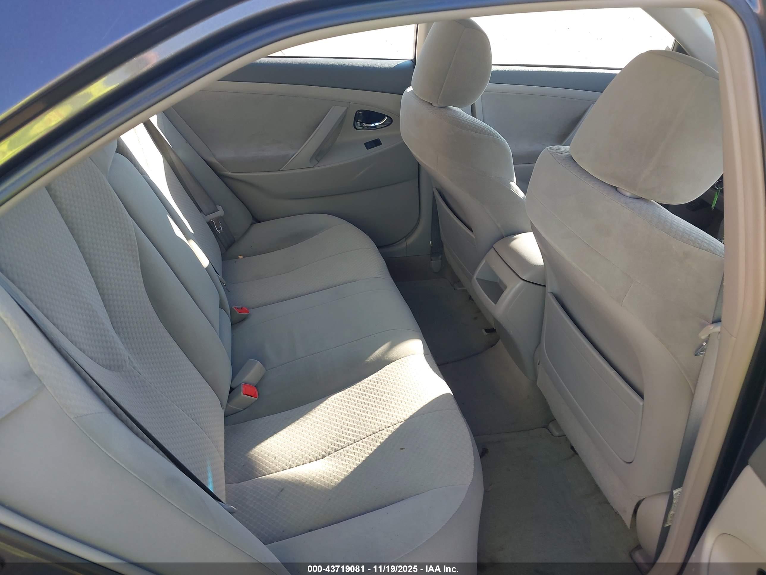 TOYOTA CAMRY image 8