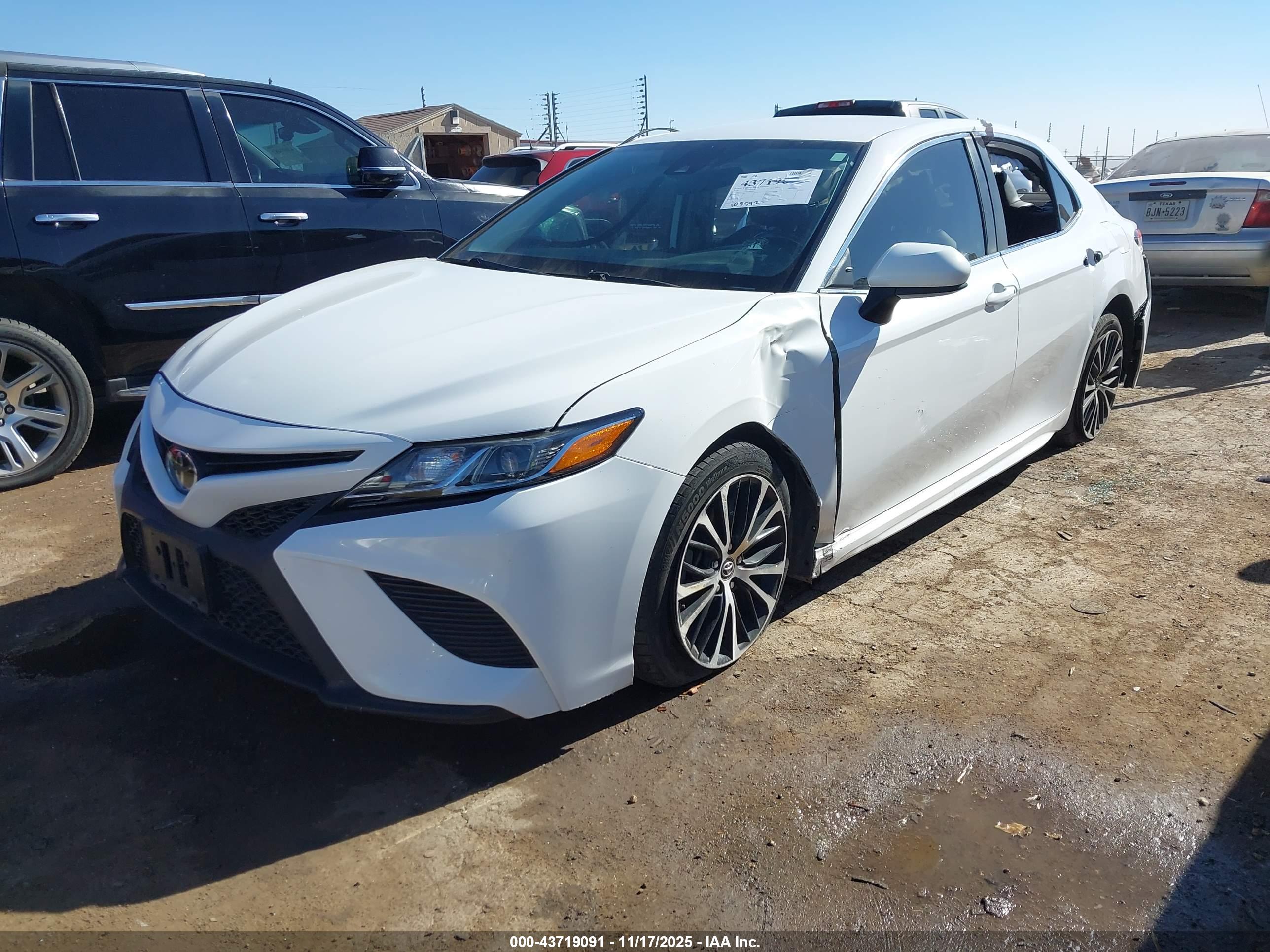 TOYOTA CAMRY image 2