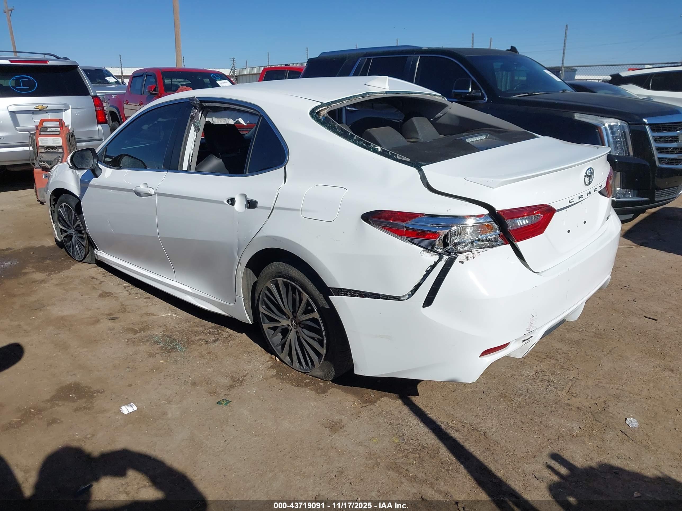 TOYOTA CAMRY image 3