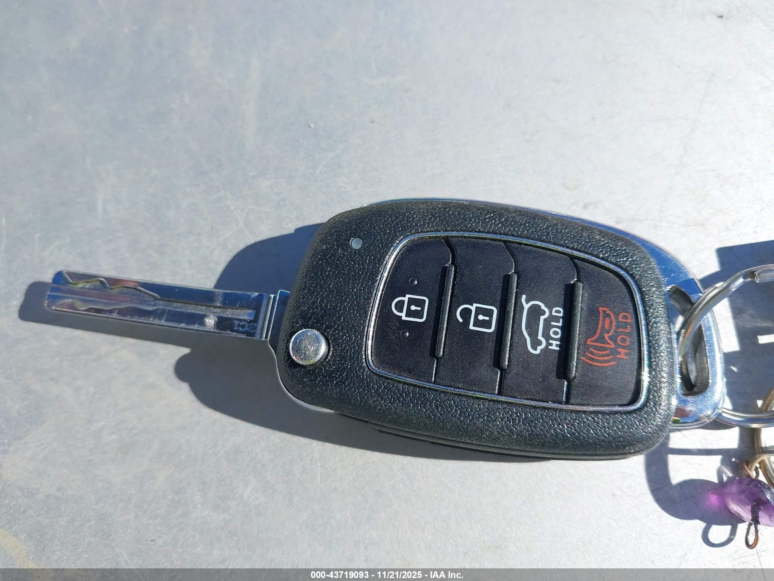 HYUNDAI TUCSON image 11