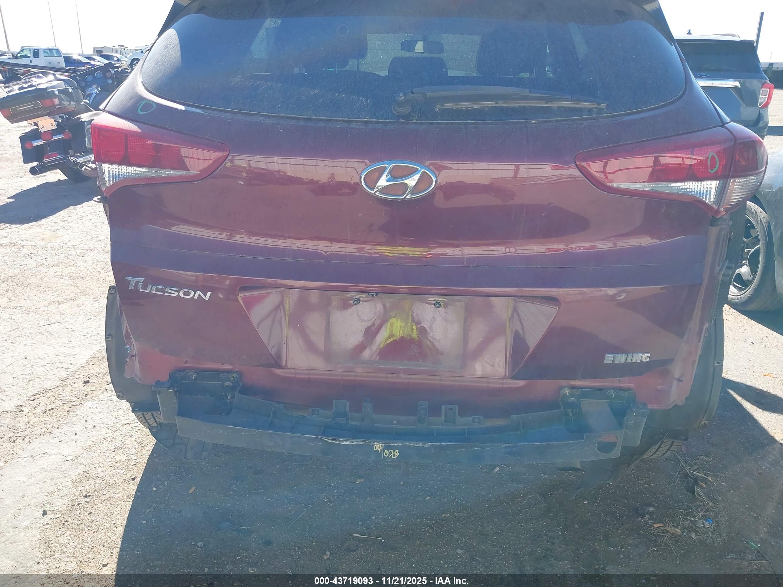 HYUNDAI TUCSON image 6