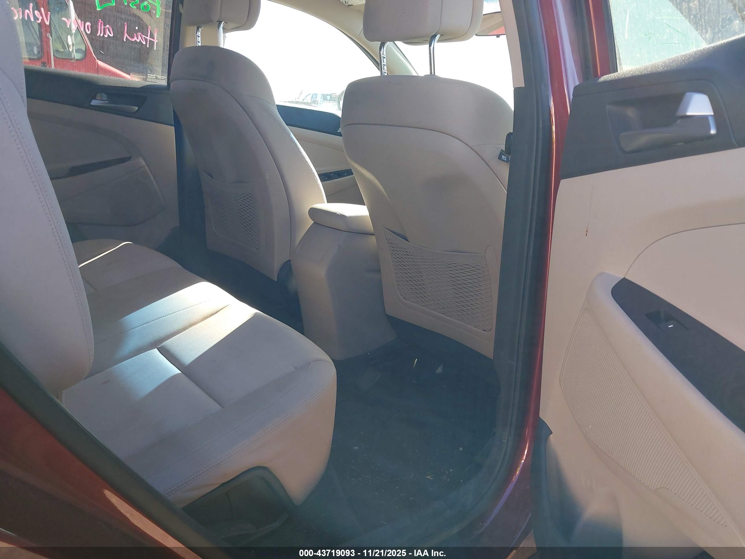 HYUNDAI TUCSON image 8