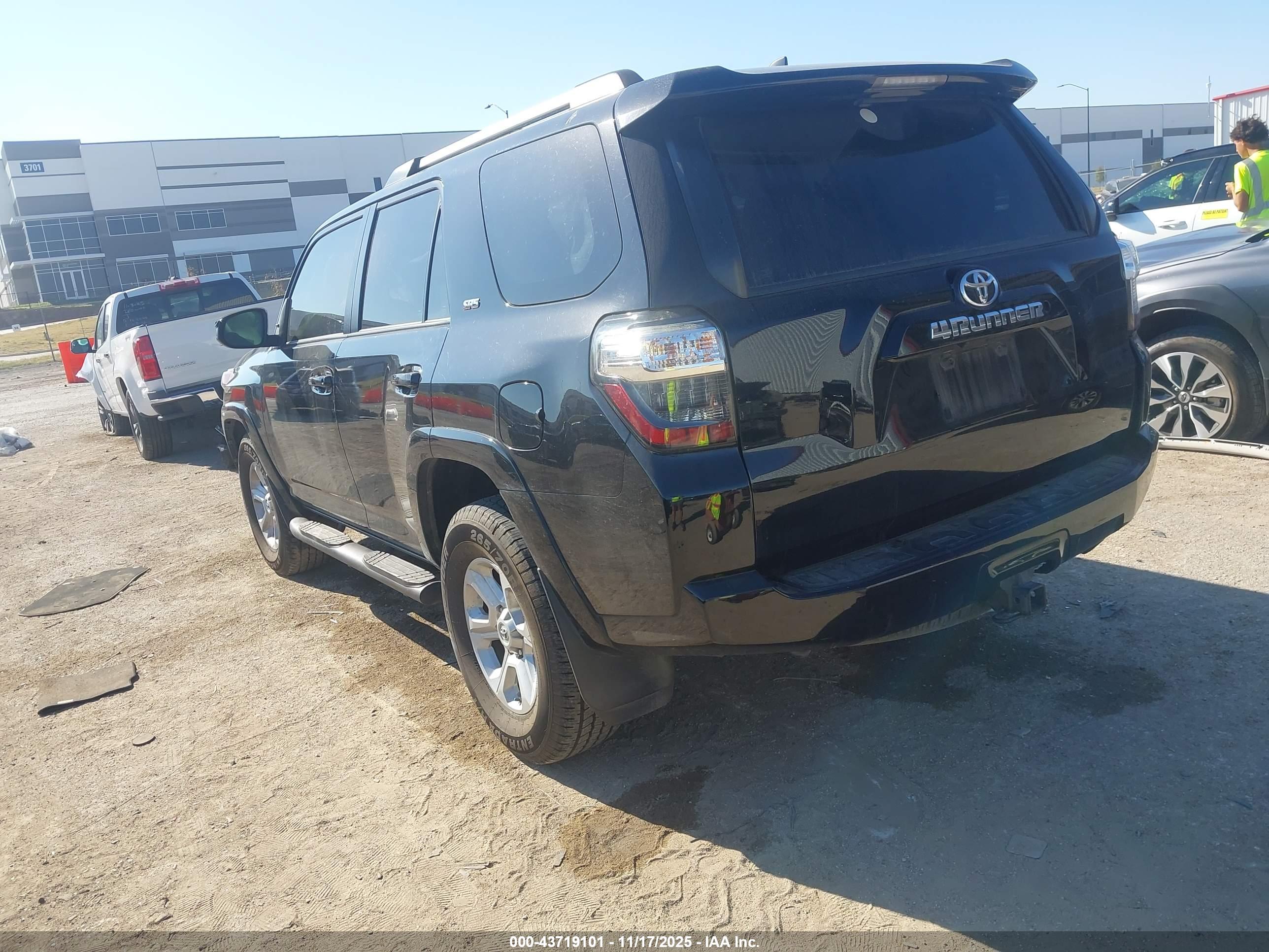 TOYOTA 4RUNNER image 3