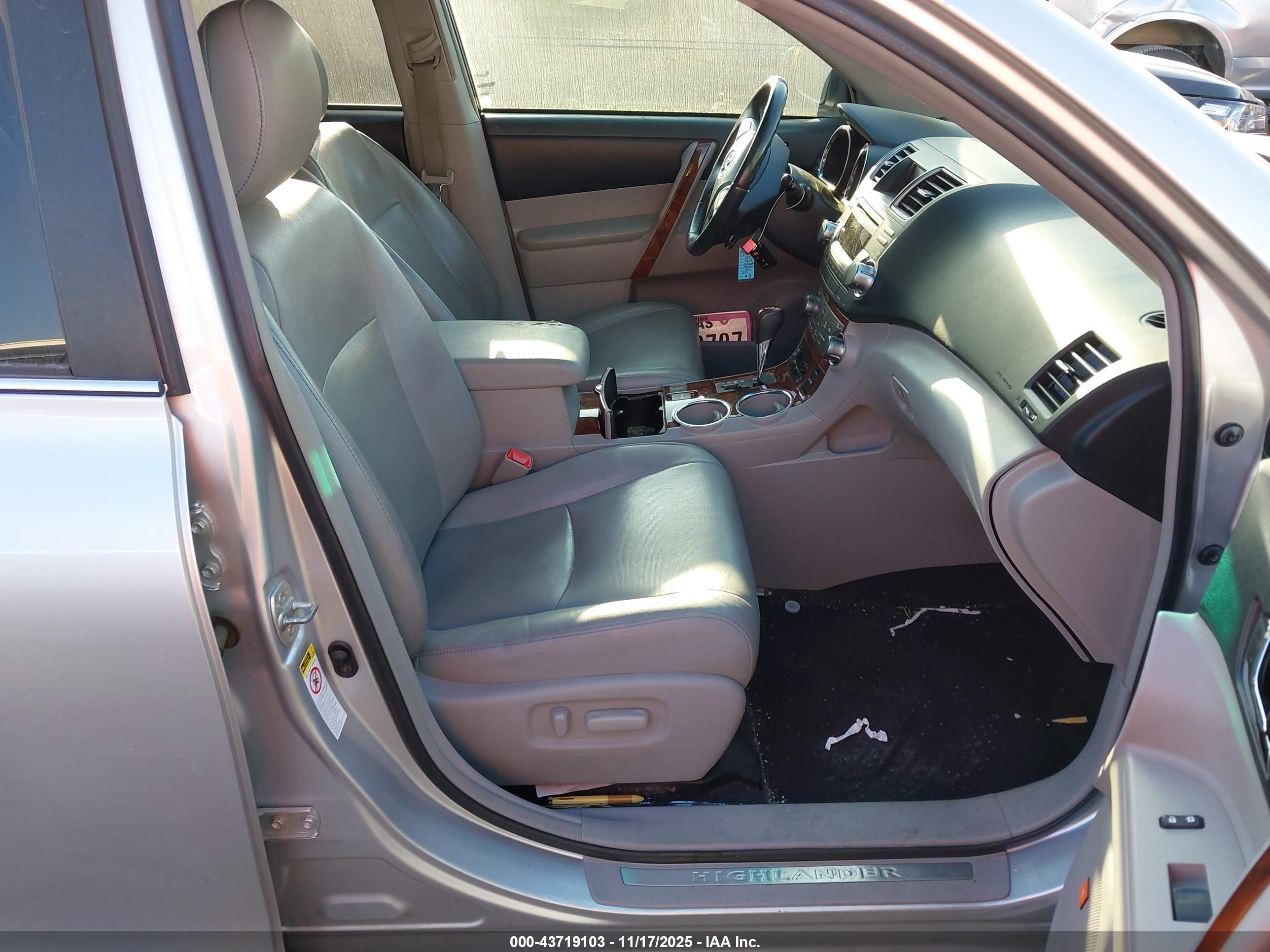 TOYOTA HIGHLANDER image 5
