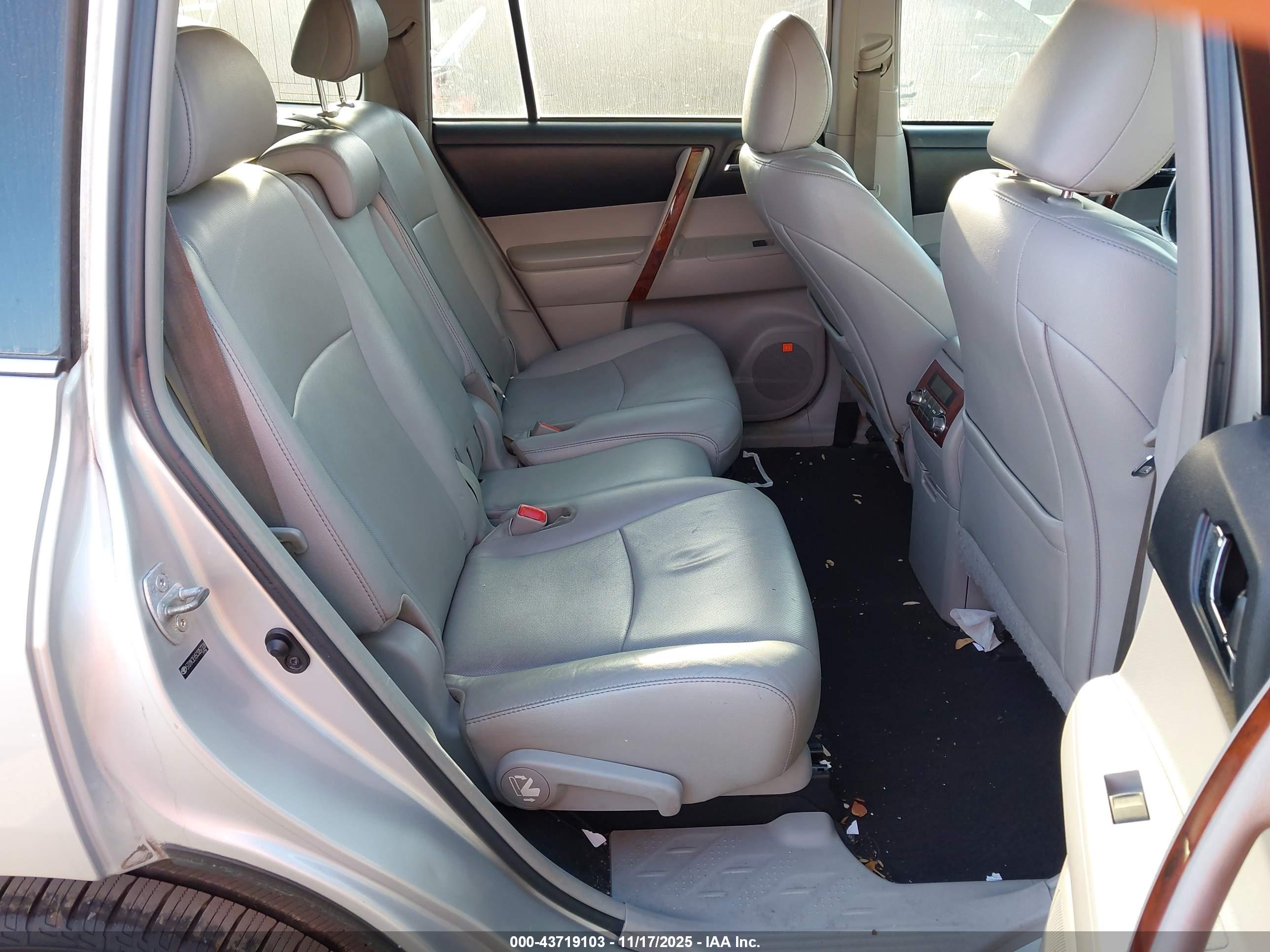 TOYOTA HIGHLANDER image 8