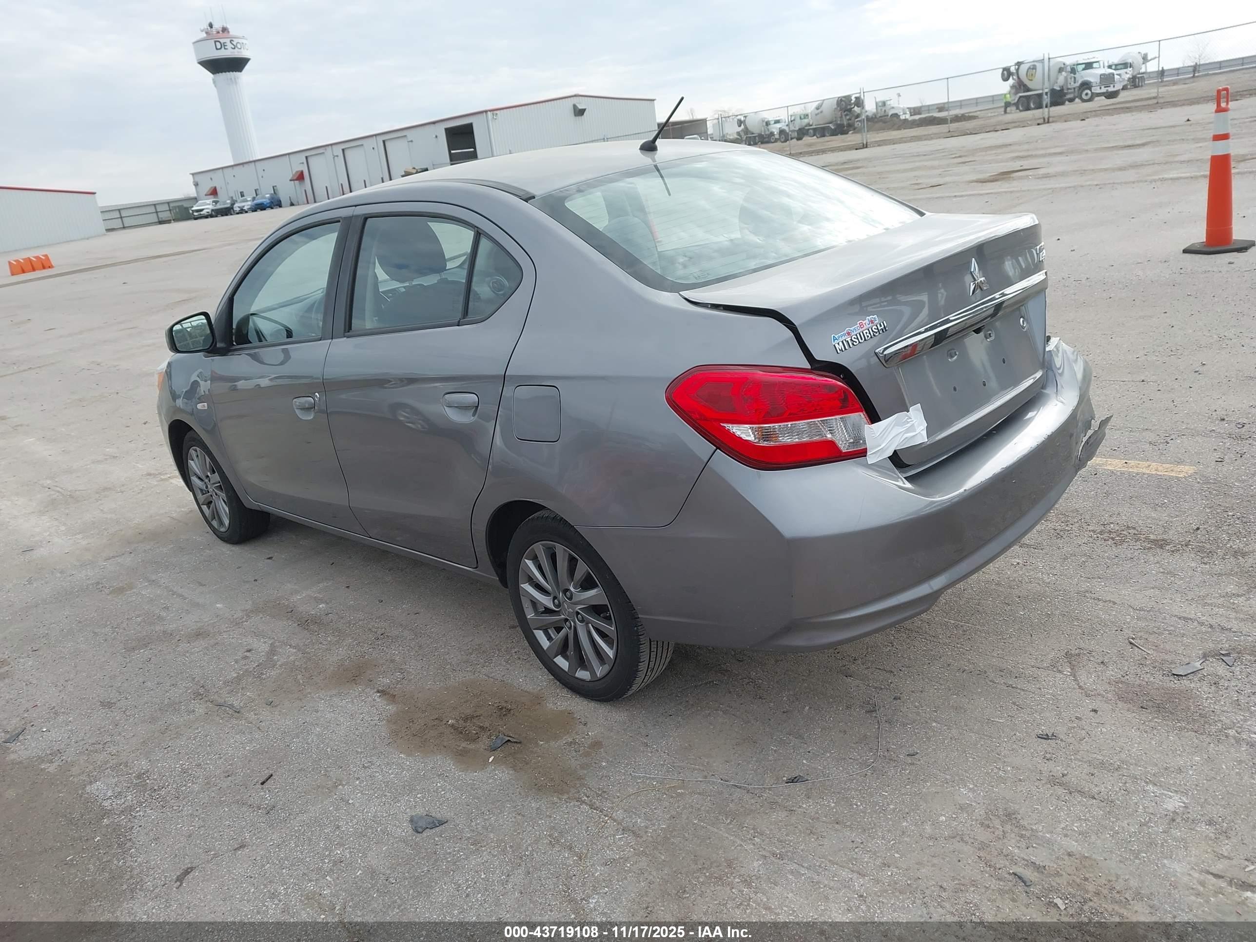 MITSUBISHI MIRAGE image 3