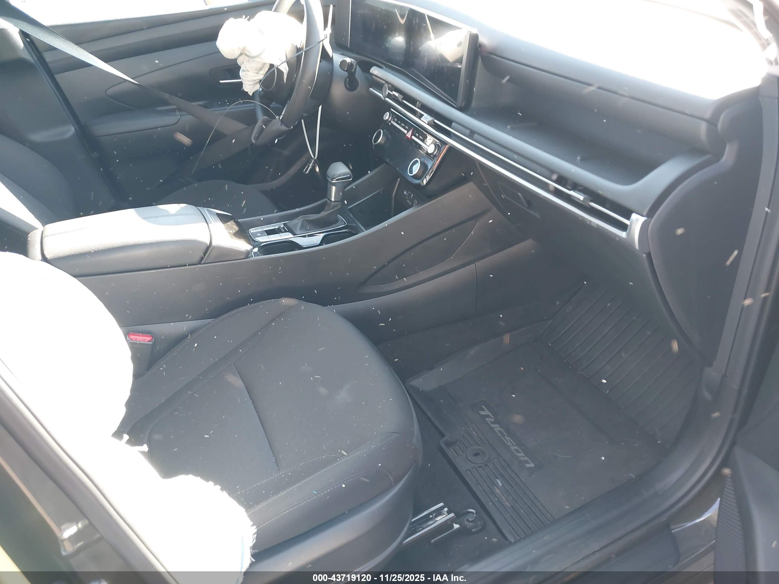 HYUNDAI TUCSON image 5