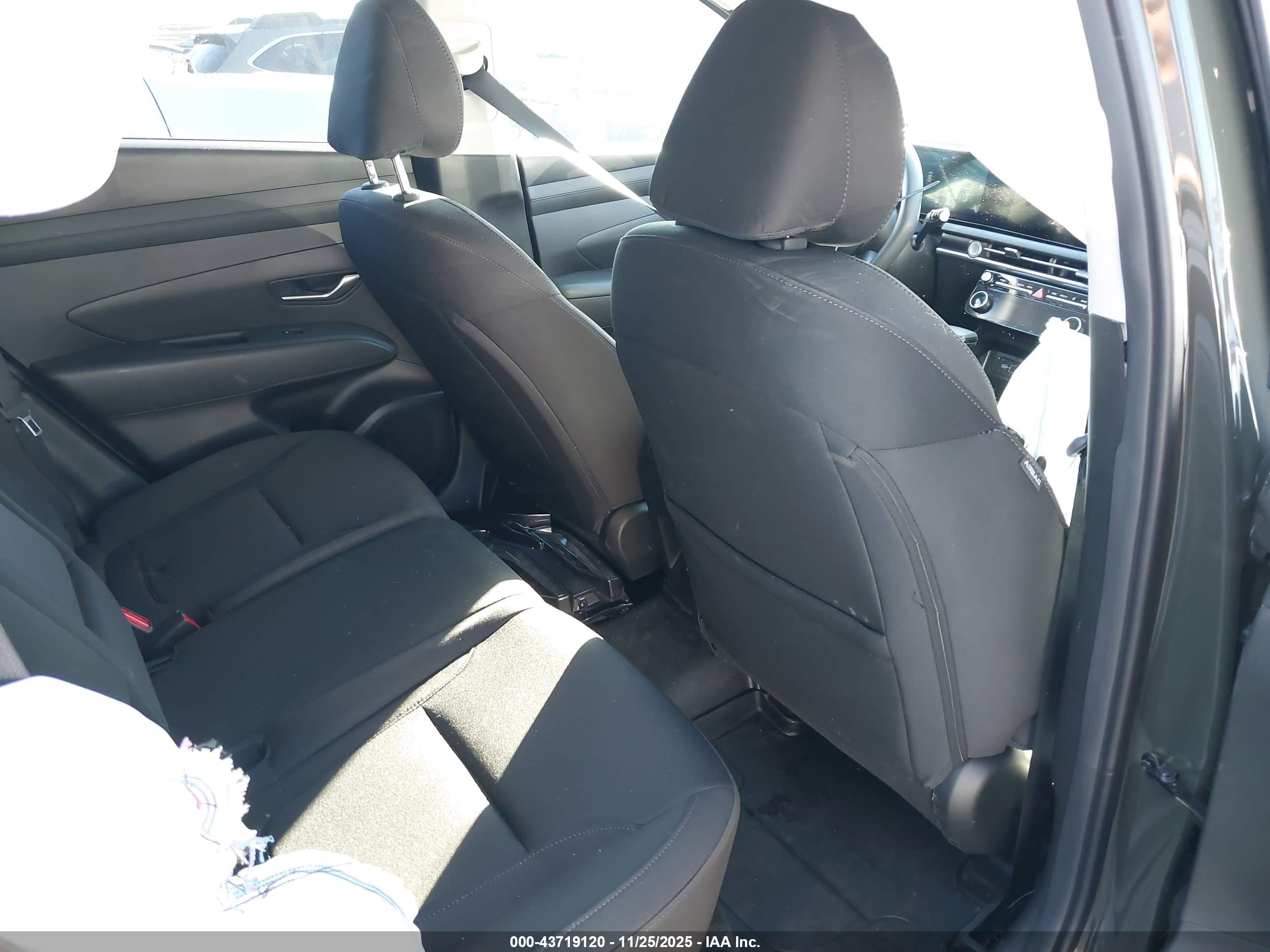 HYUNDAI TUCSON image 8