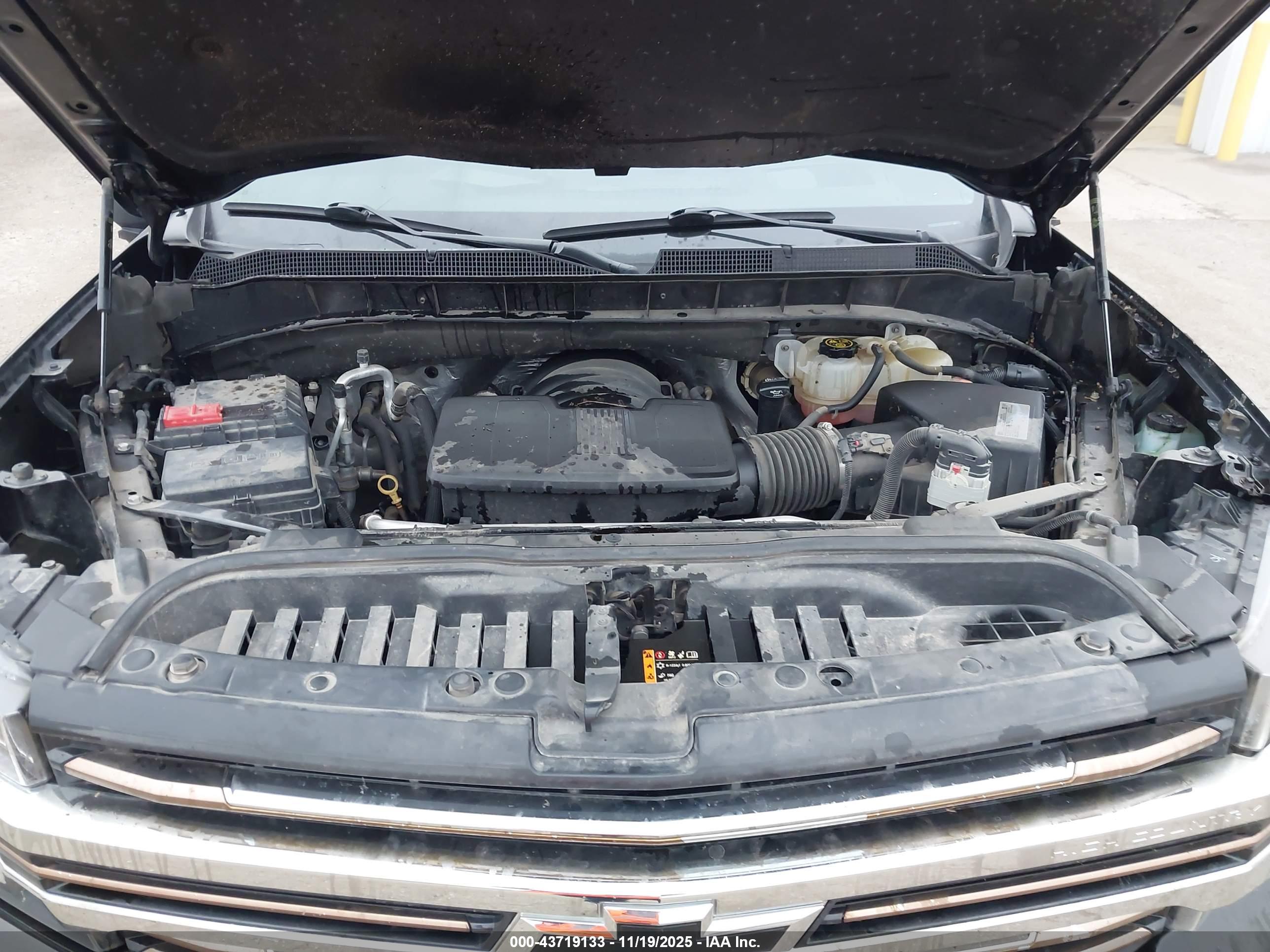 CHEVROLET SILVERADO image 10