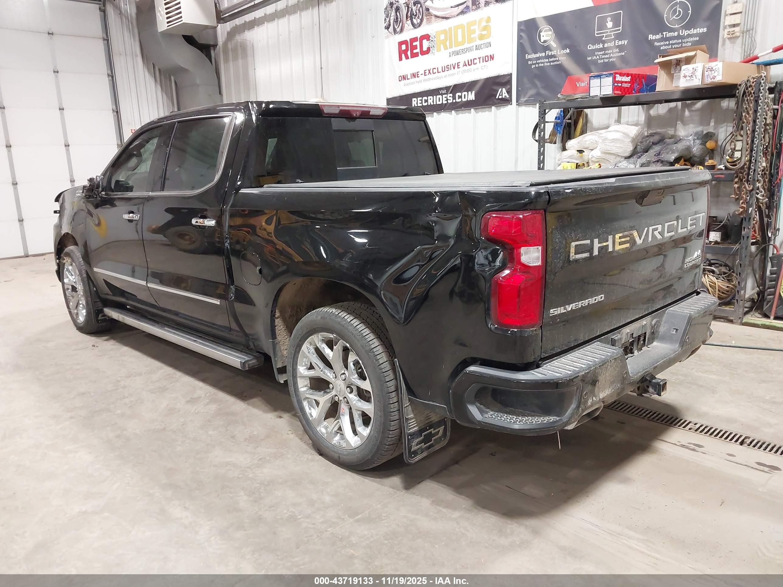 CHEVROLET SILVERADO image 3