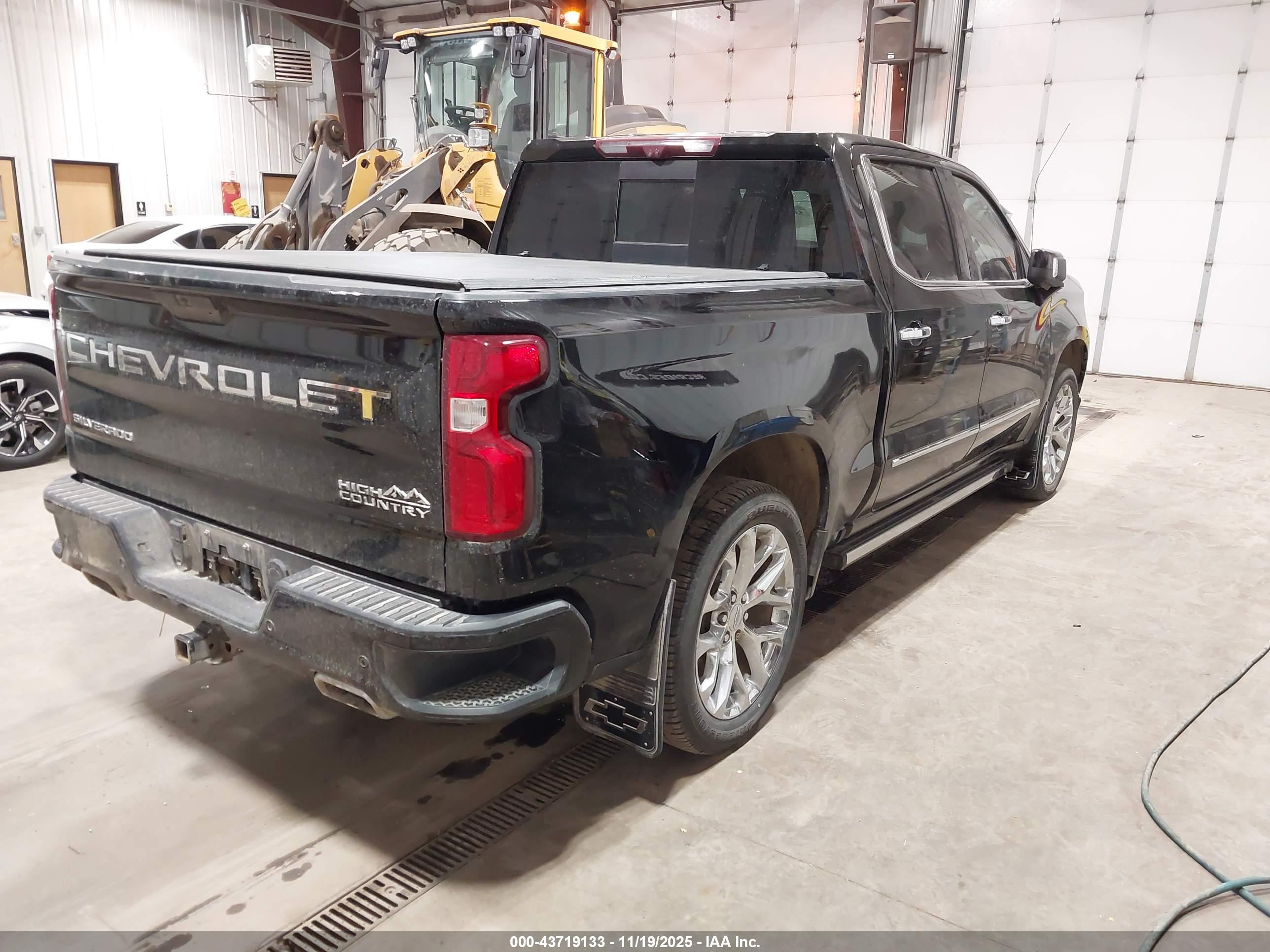 CHEVROLET SILVERADO image 4