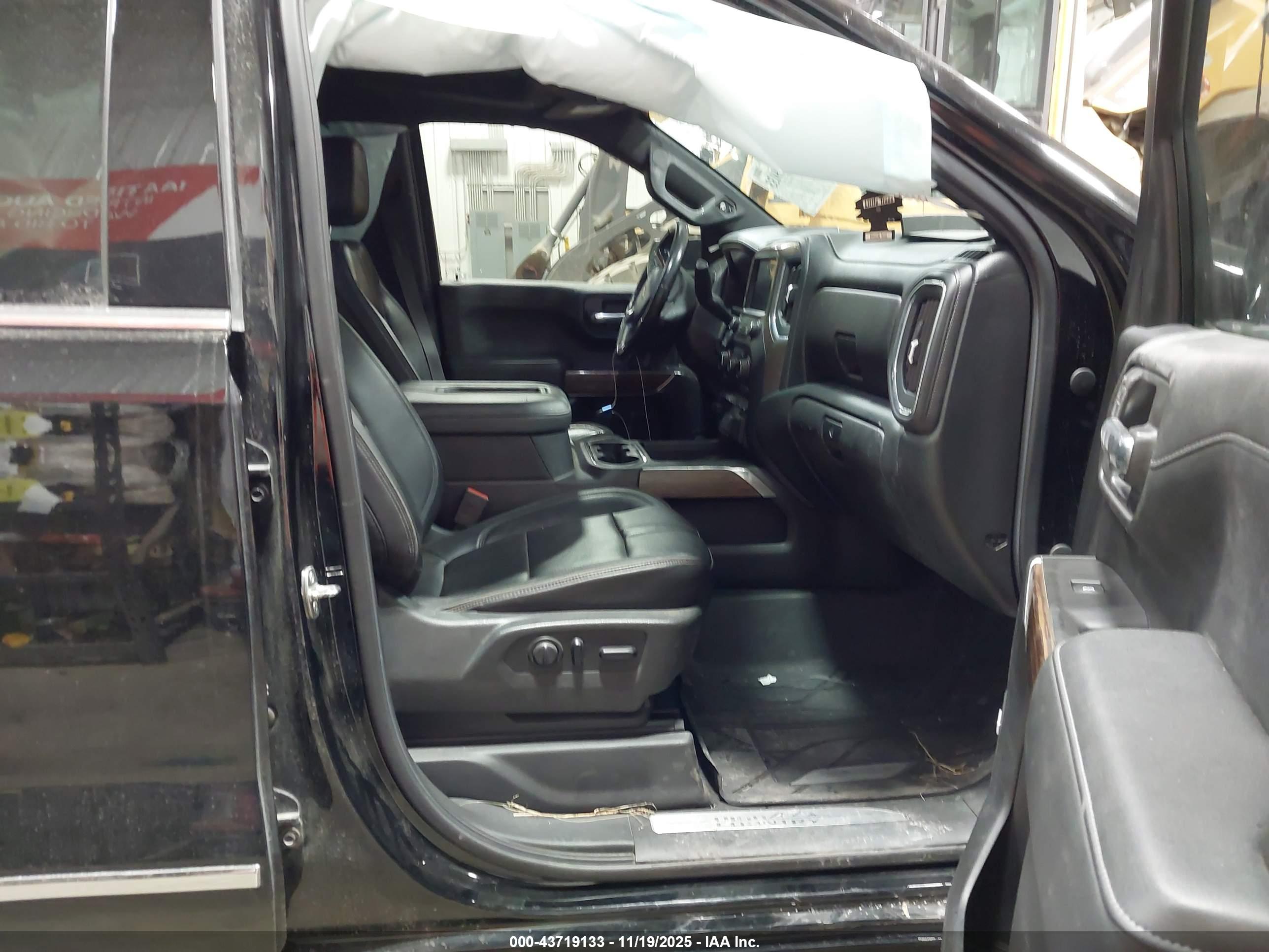 CHEVROLET SILVERADO image 5