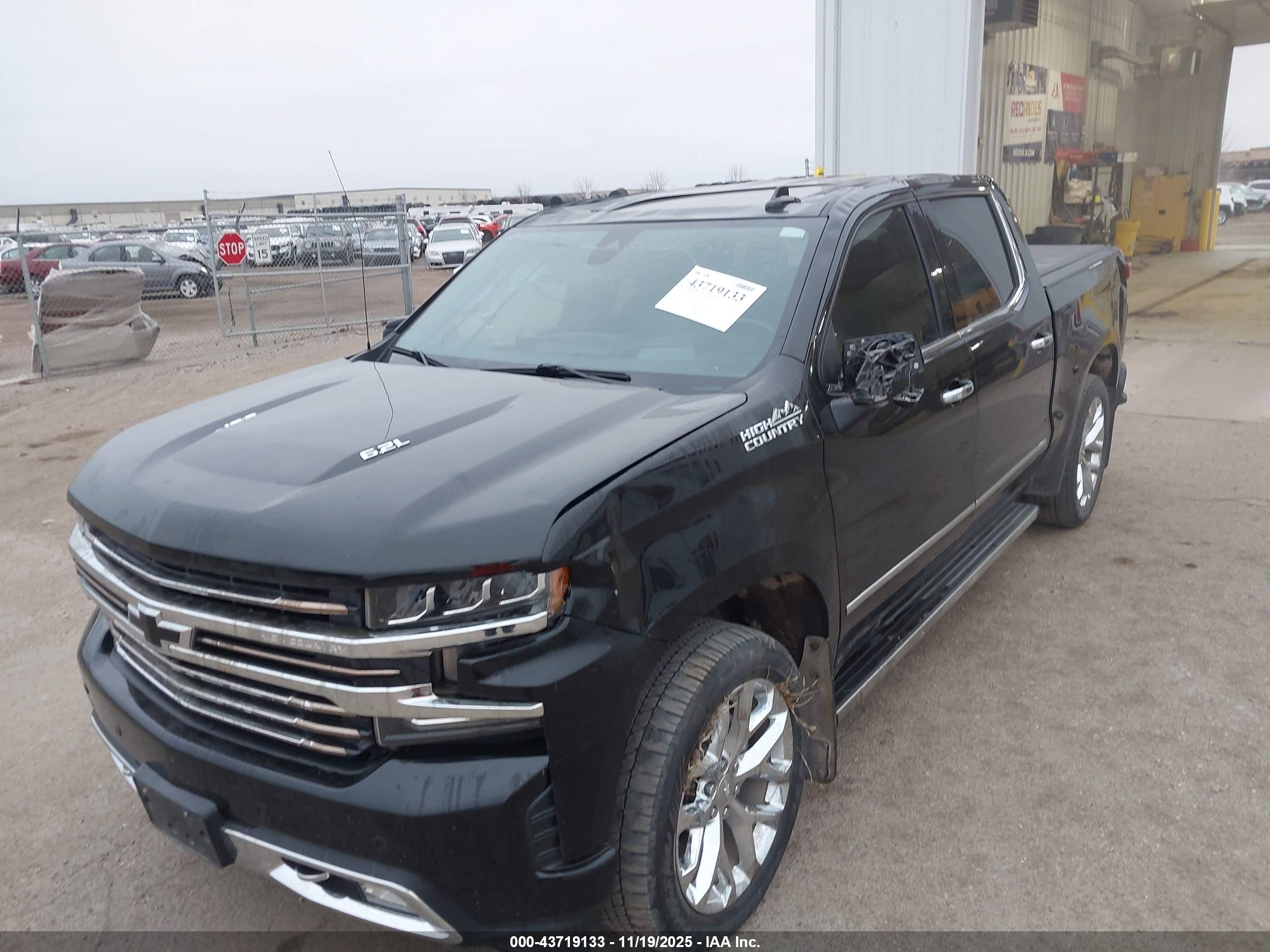 CHEVROLET SILVERADO image 6