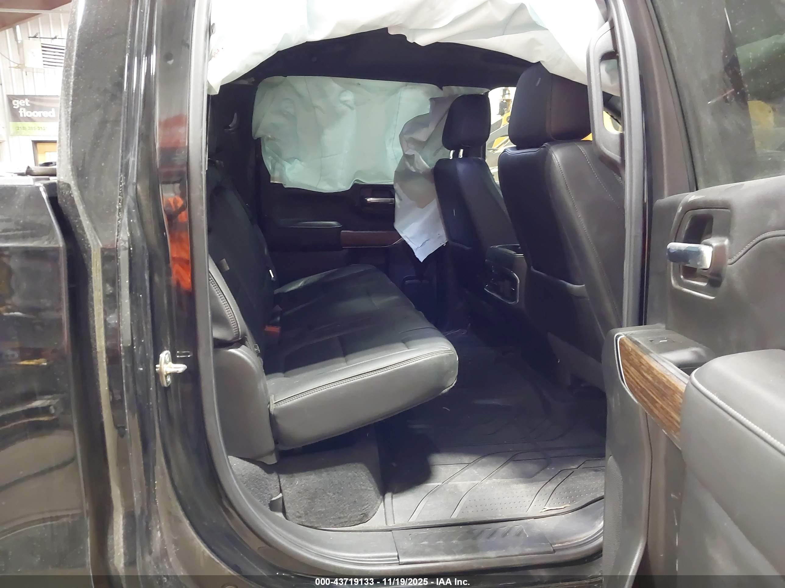 CHEVROLET SILVERADO image 8