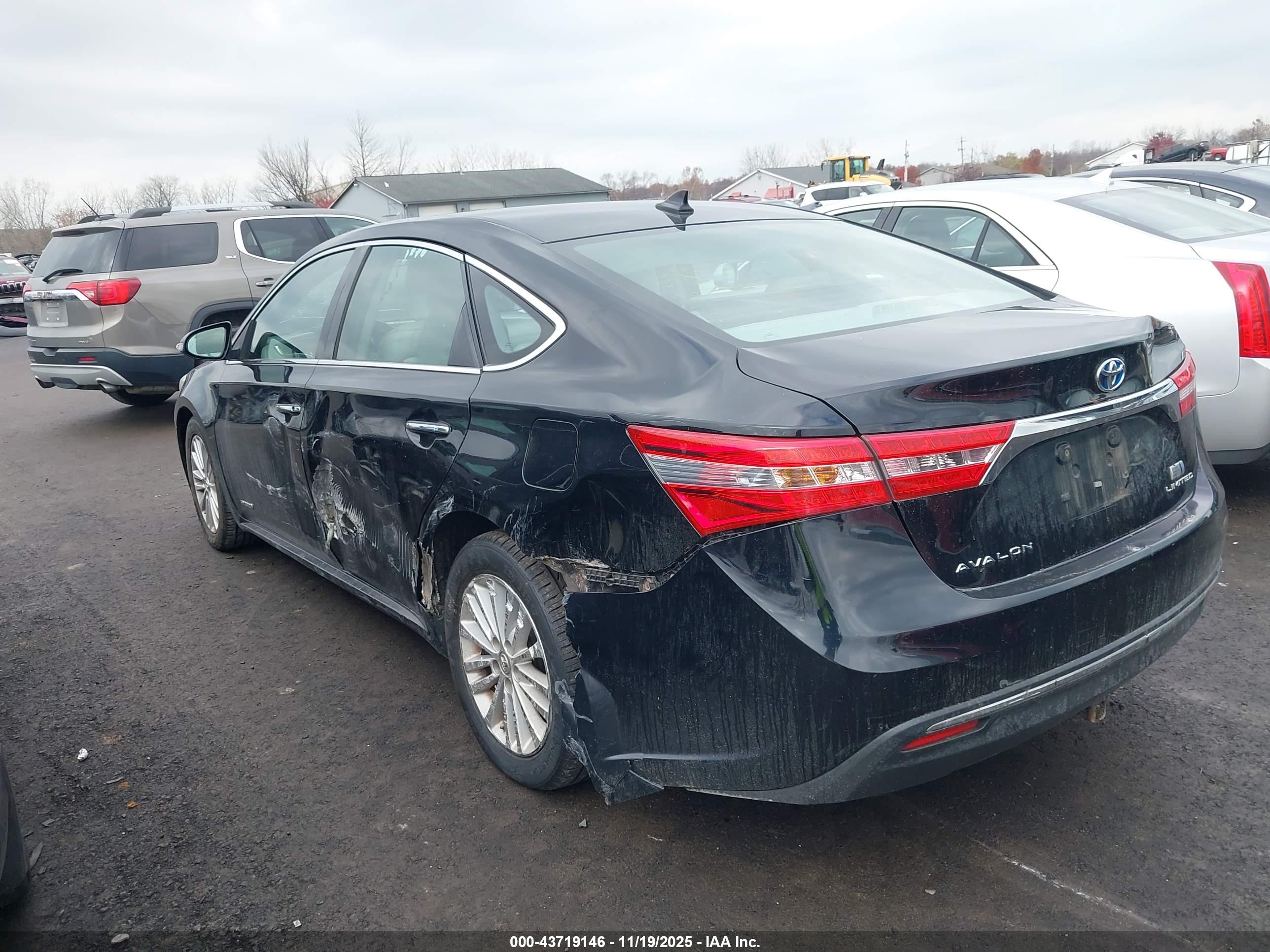 TOYOTA AVALON image 3