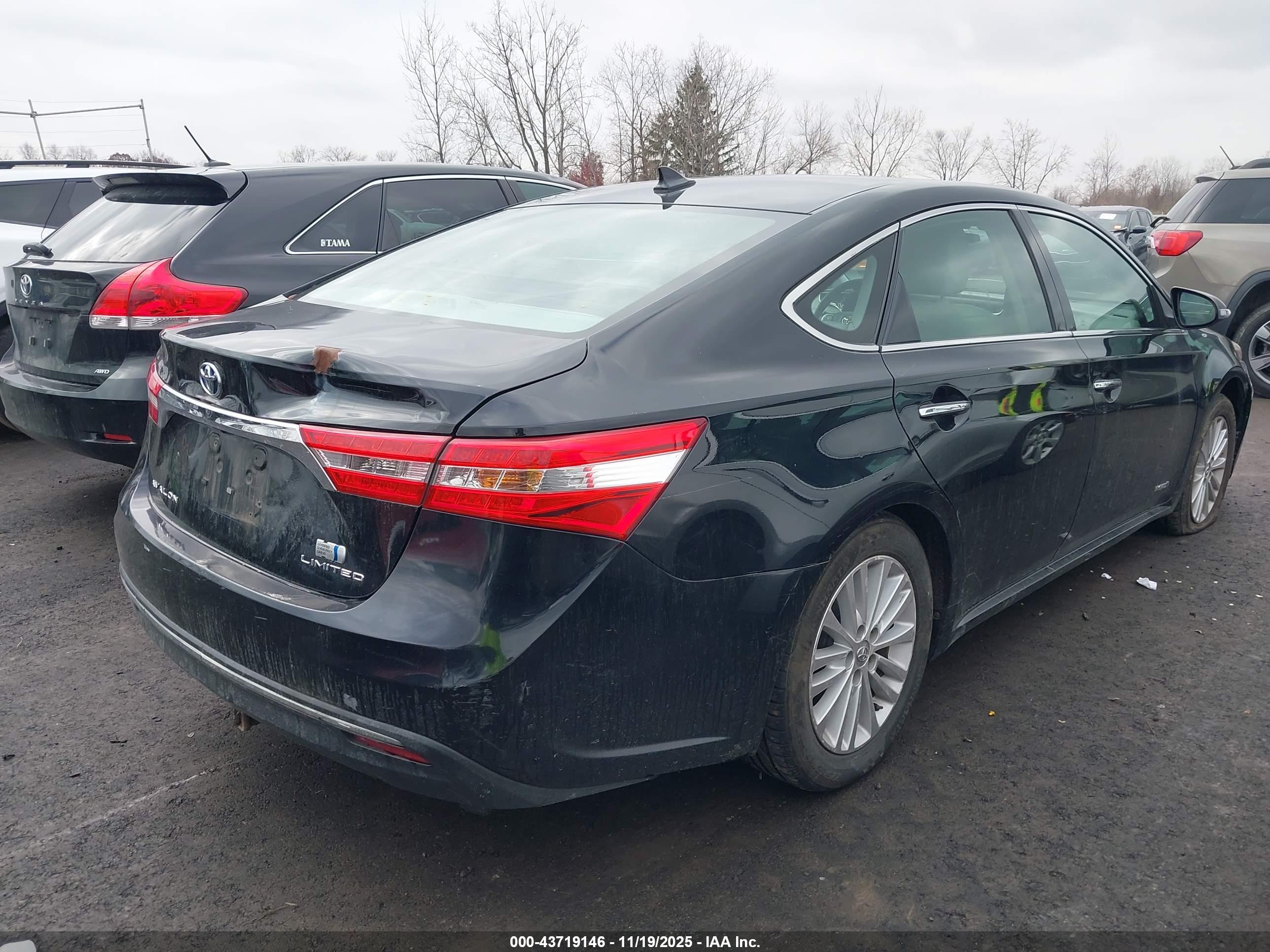 TOYOTA AVALON image 4
