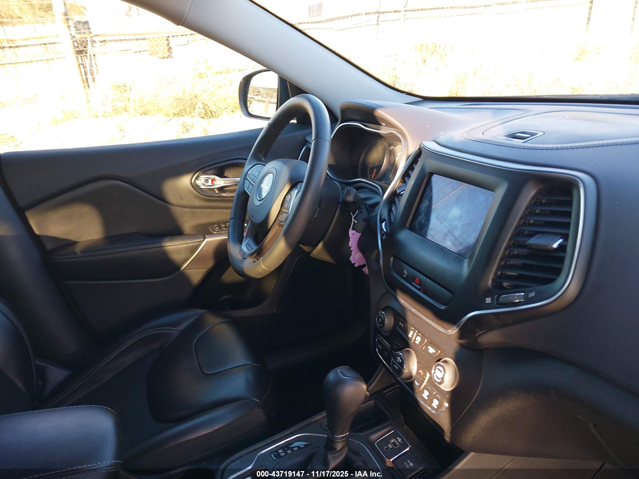 JEEP CHEROKEE image 5