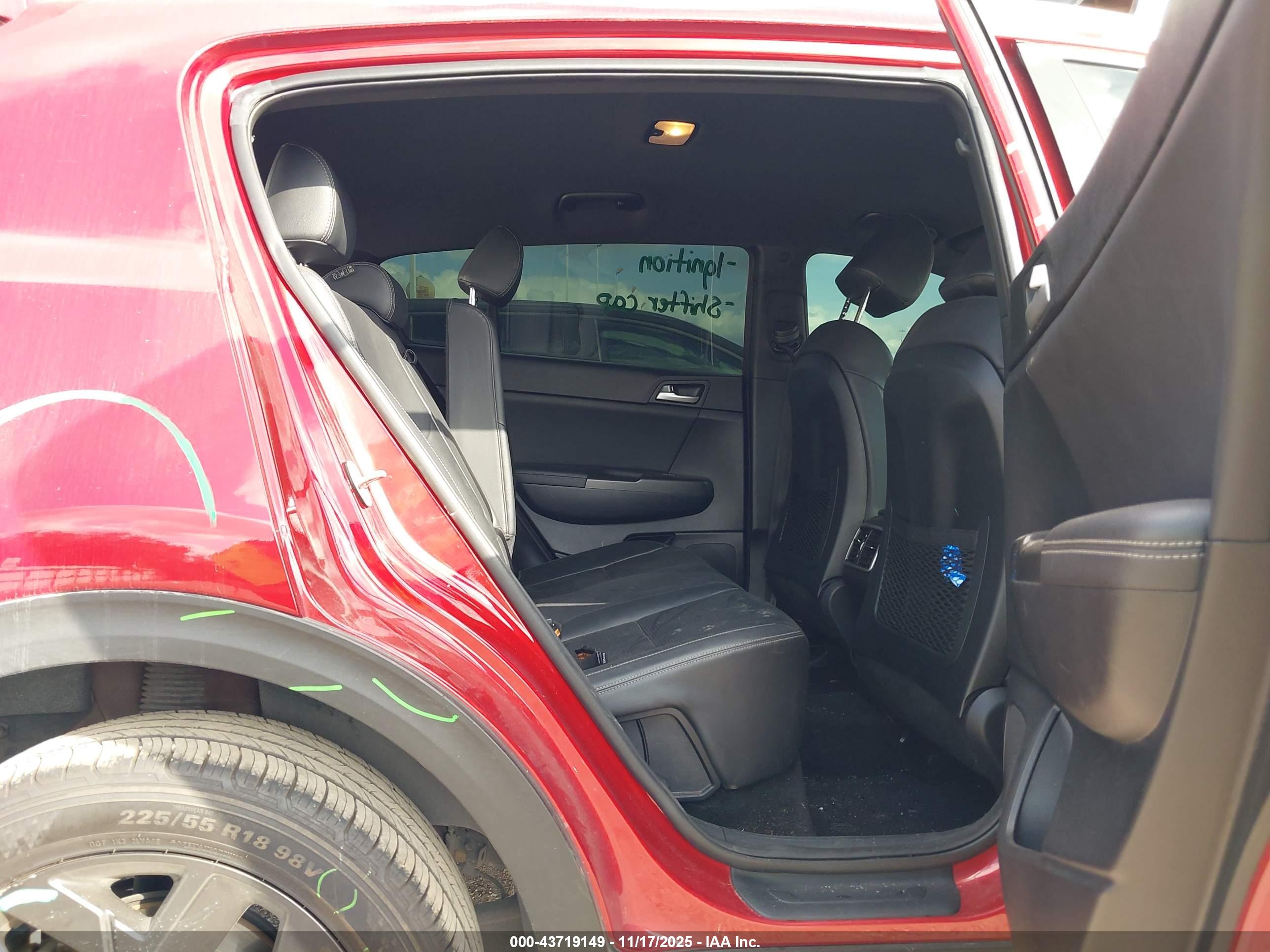 KIA SPORTAGE image 8