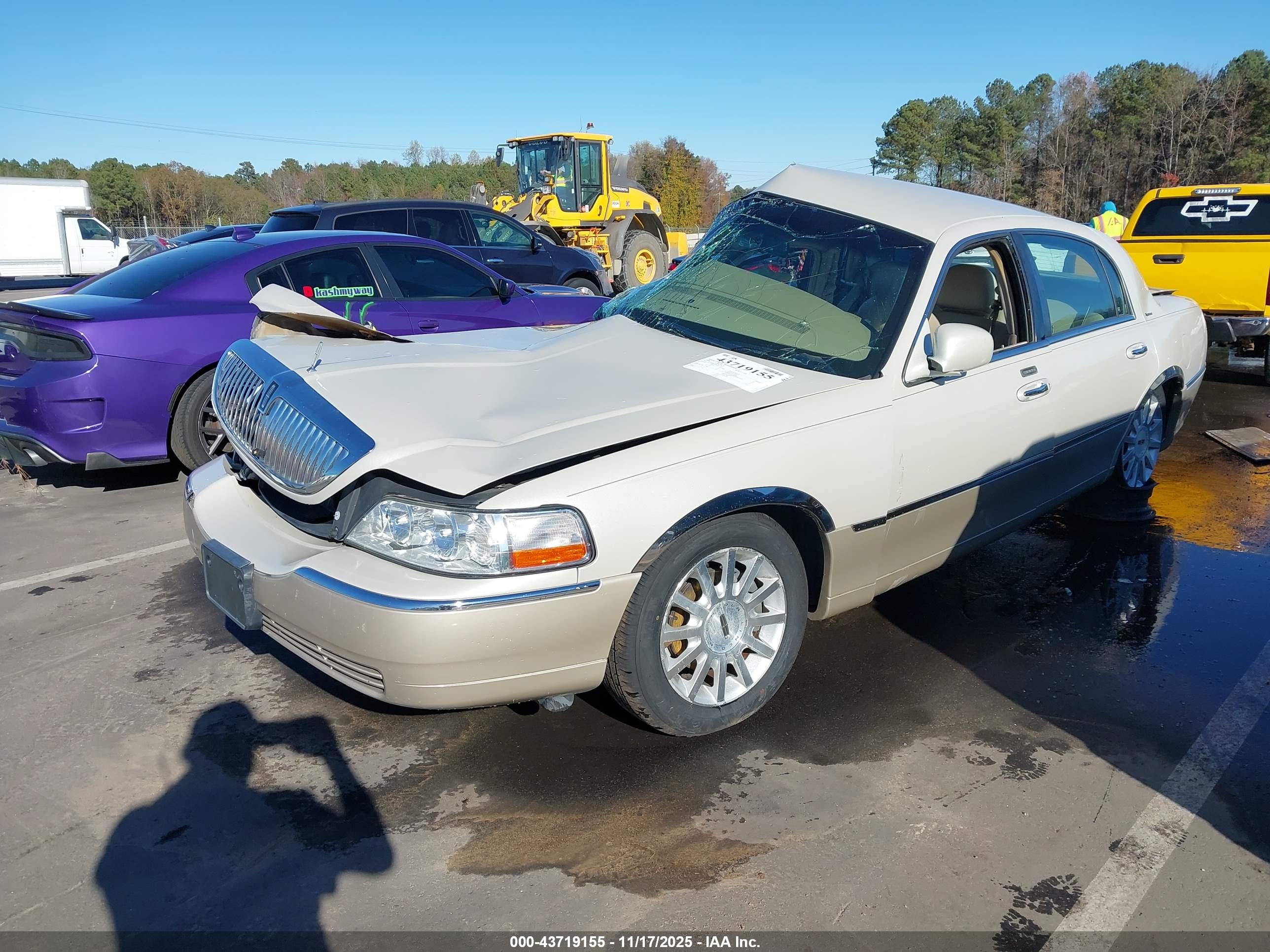 LINCOLN TOWN image 2