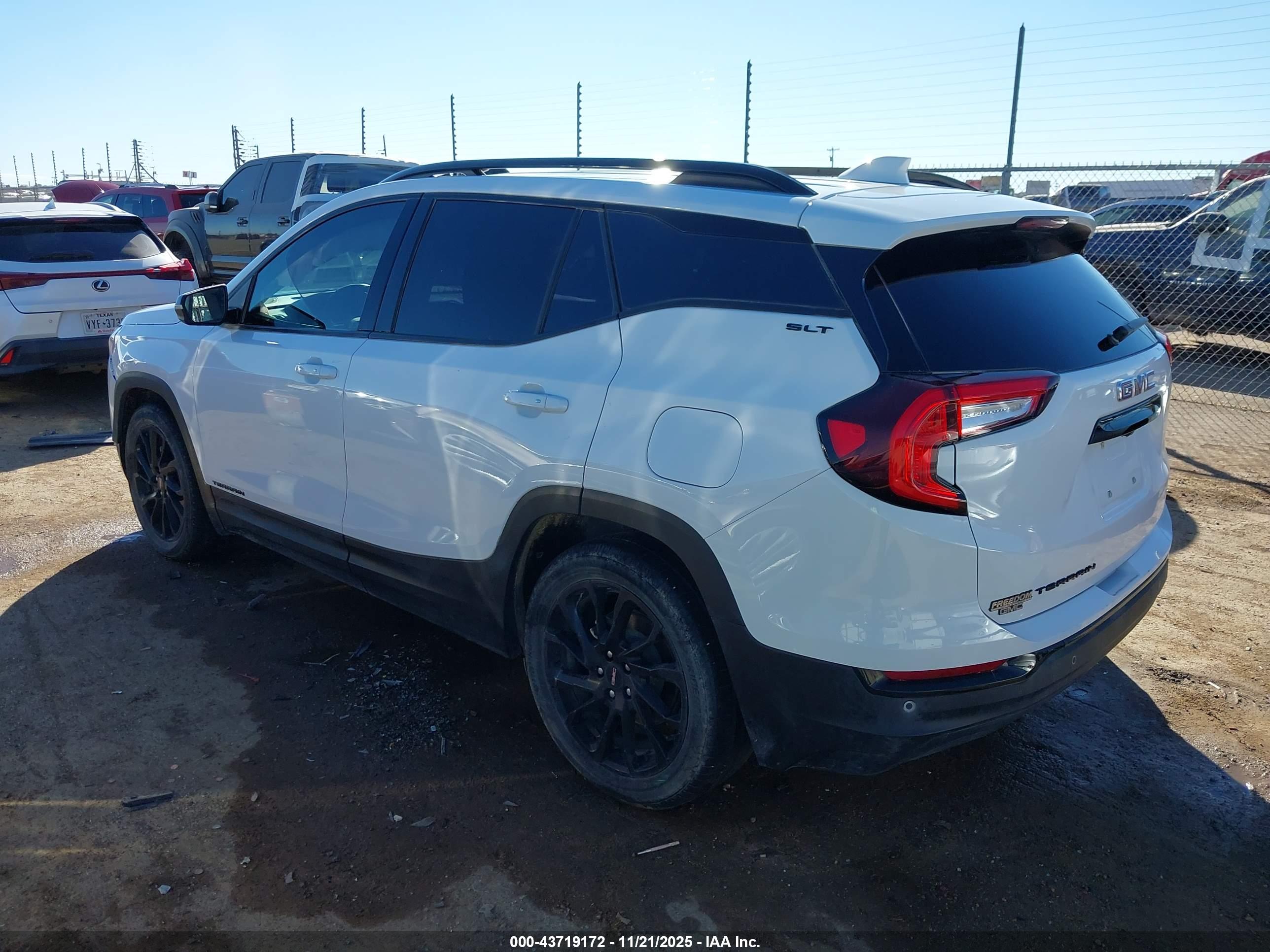 GMC TERRAIN image 3