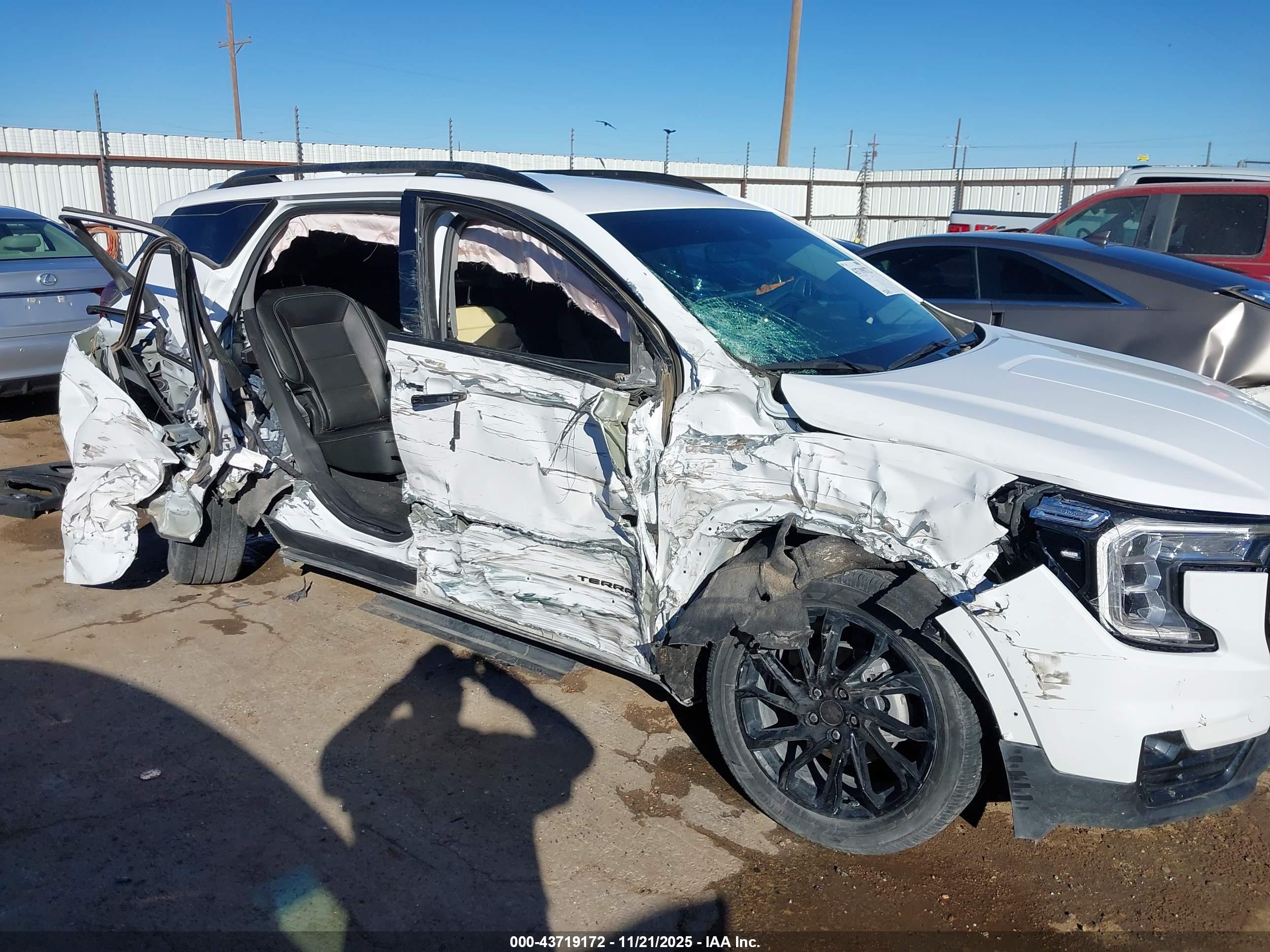GMC TERRAIN image 6