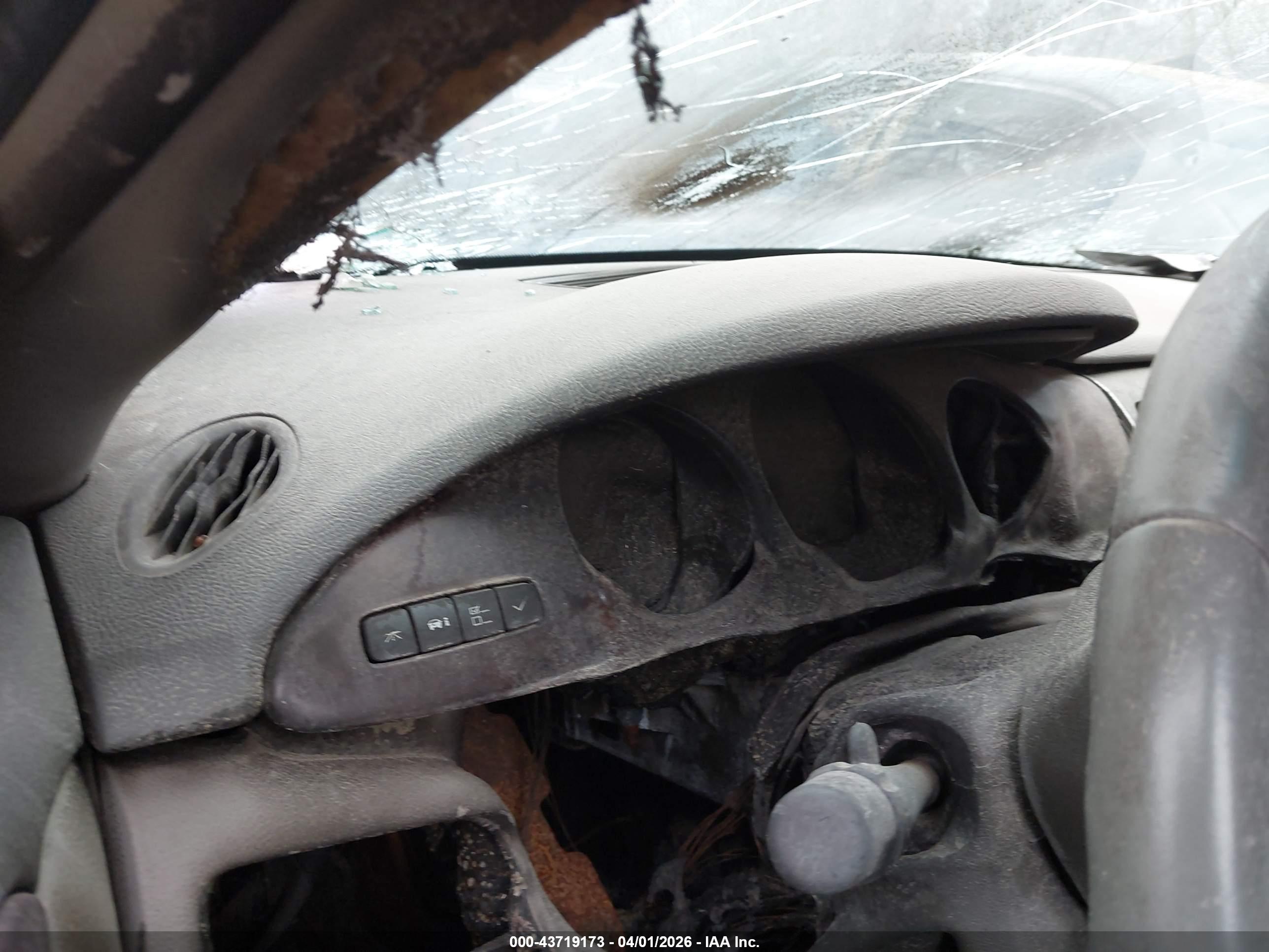 BUICK LUCERNE image 7