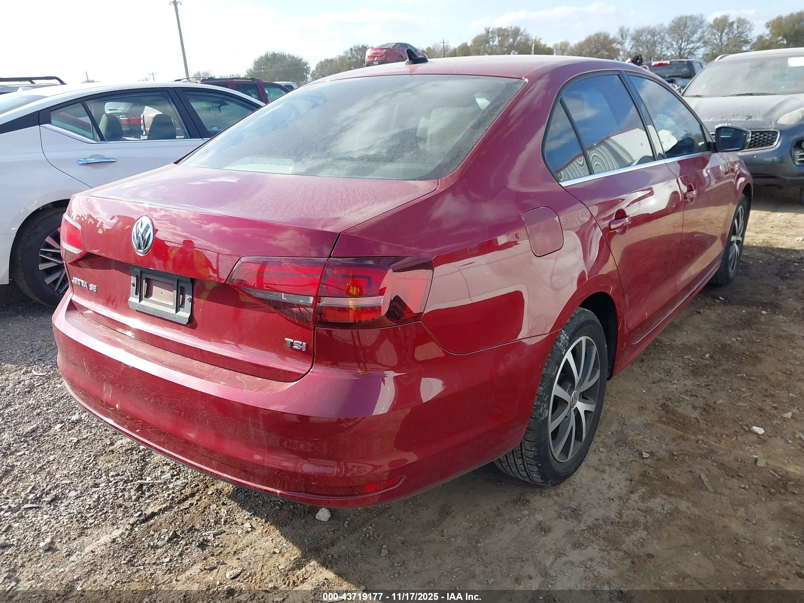 VOLKSWAGEN JETTA image 4