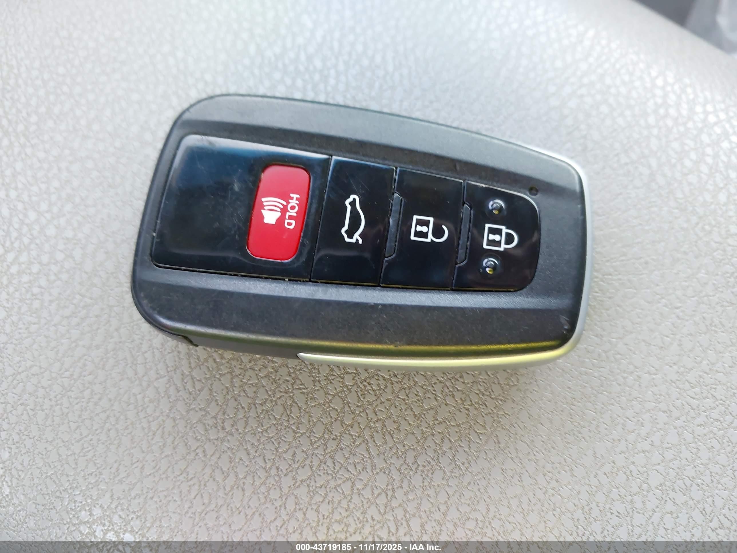 TOYOTA CAMRY image 11