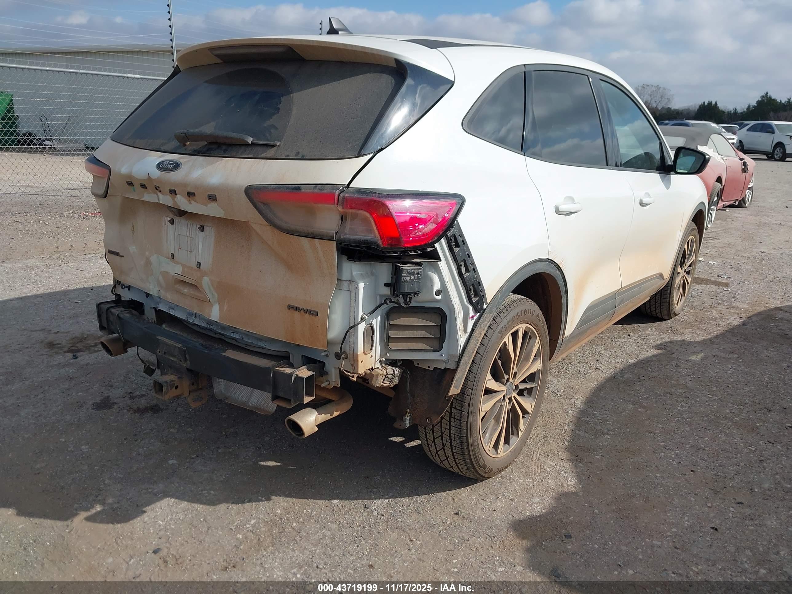 FORD ESCAPE image 4