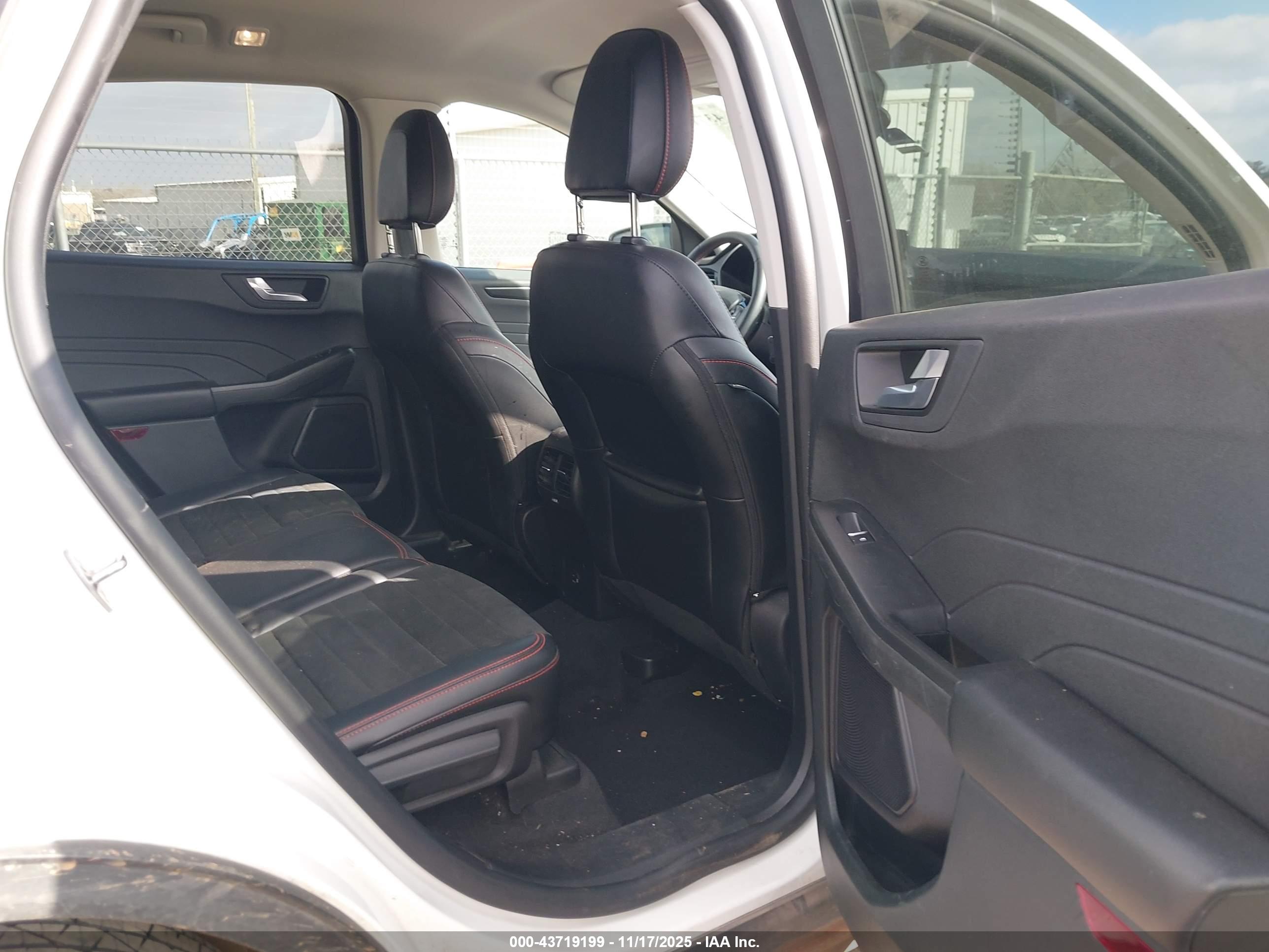 FORD ESCAPE image 8