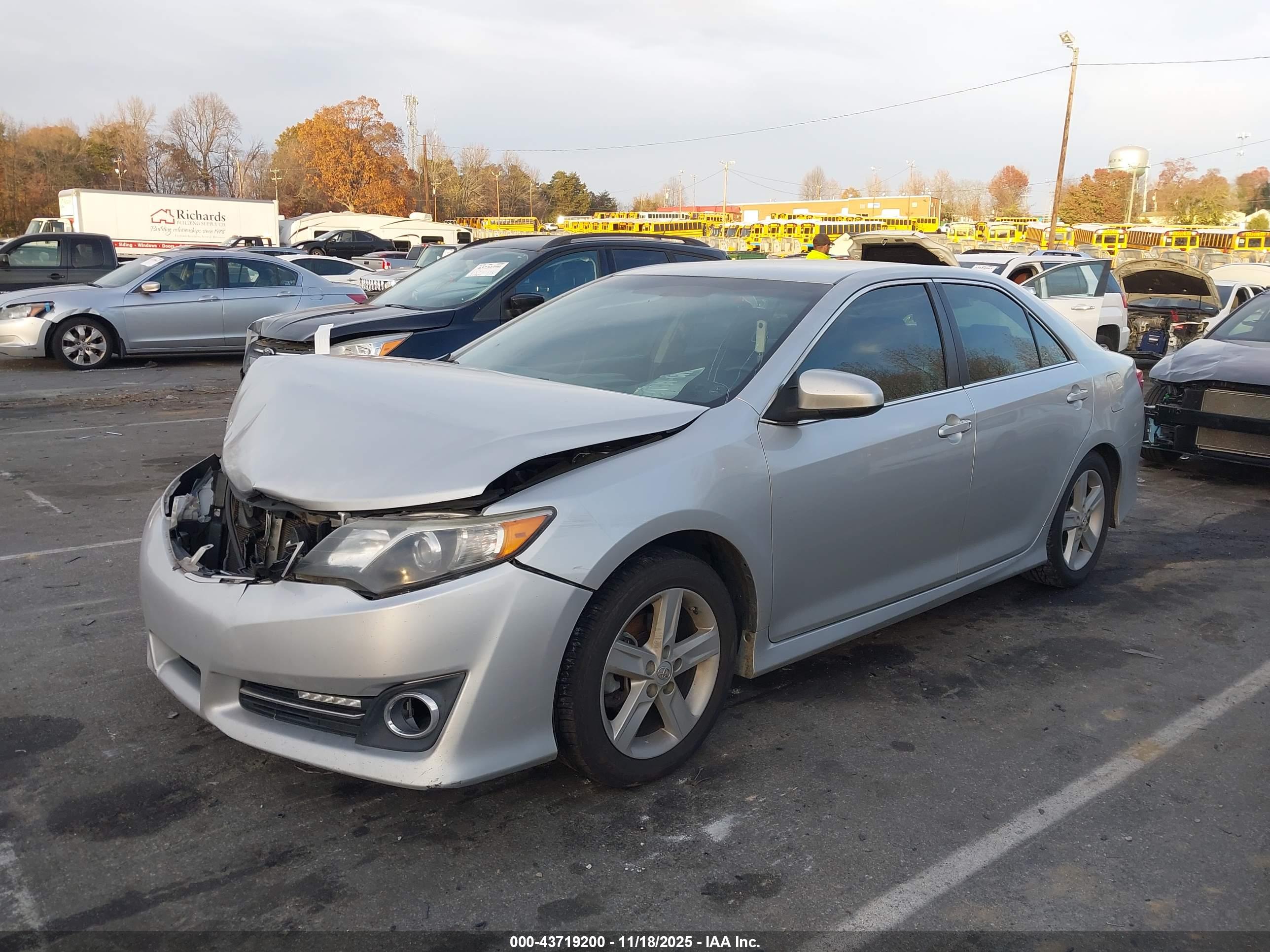 TOYOTA CAMRY image 2