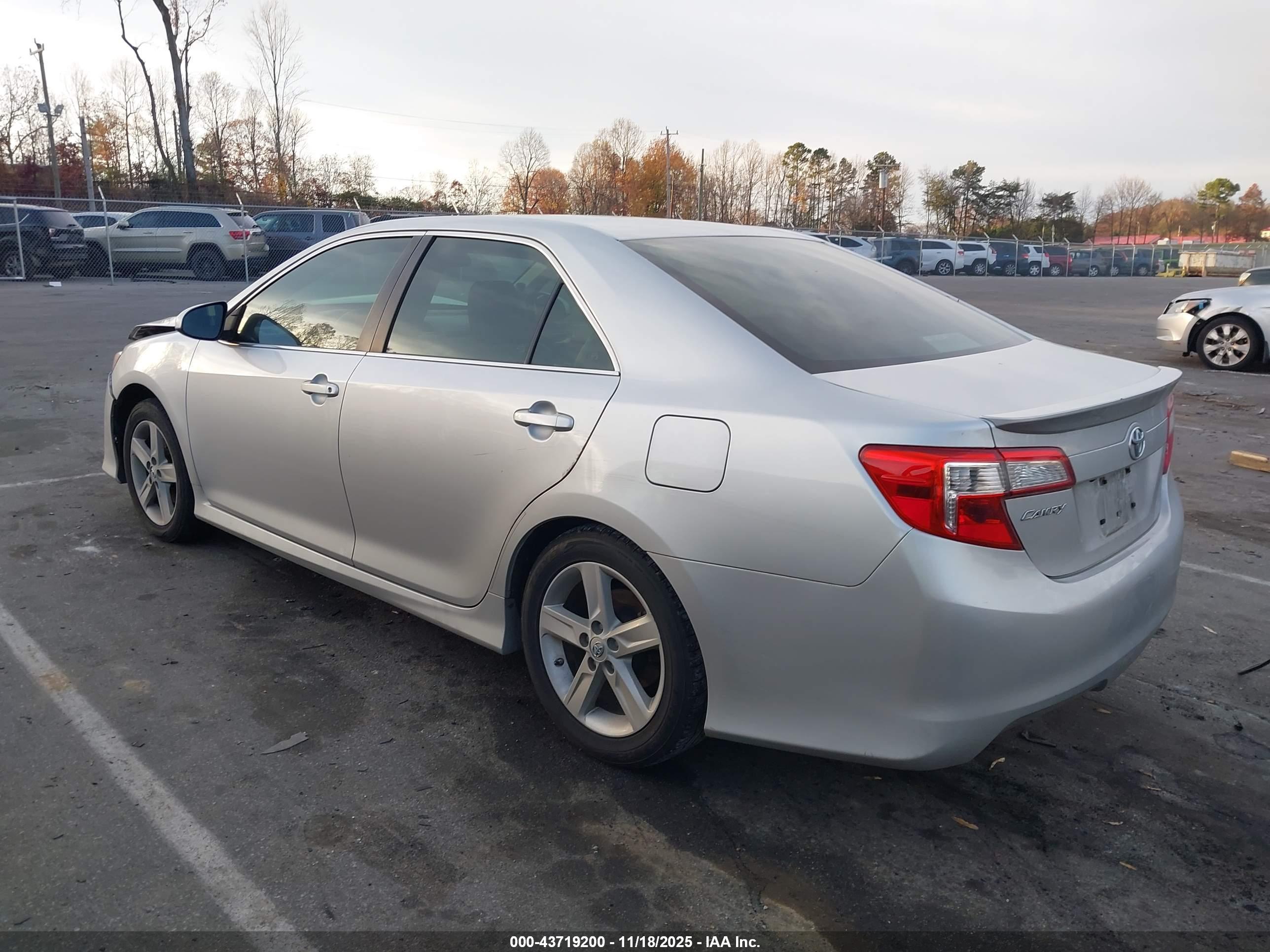TOYOTA CAMRY image 3