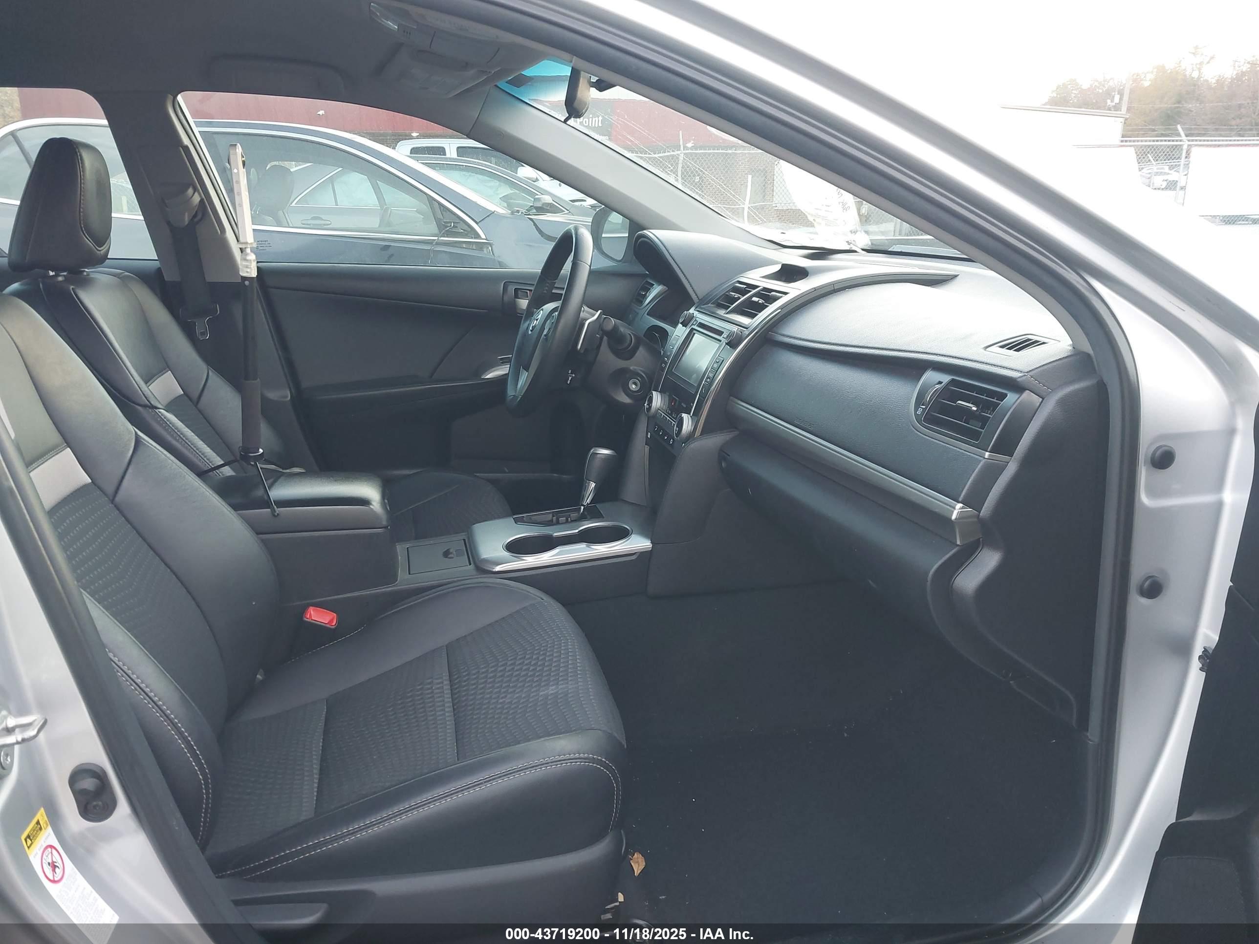 TOYOTA CAMRY image 5