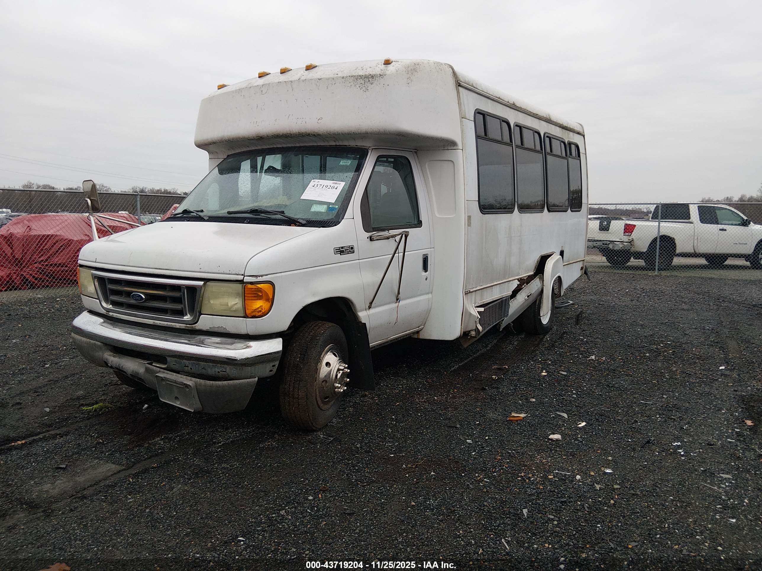 FORD E-450 image 2