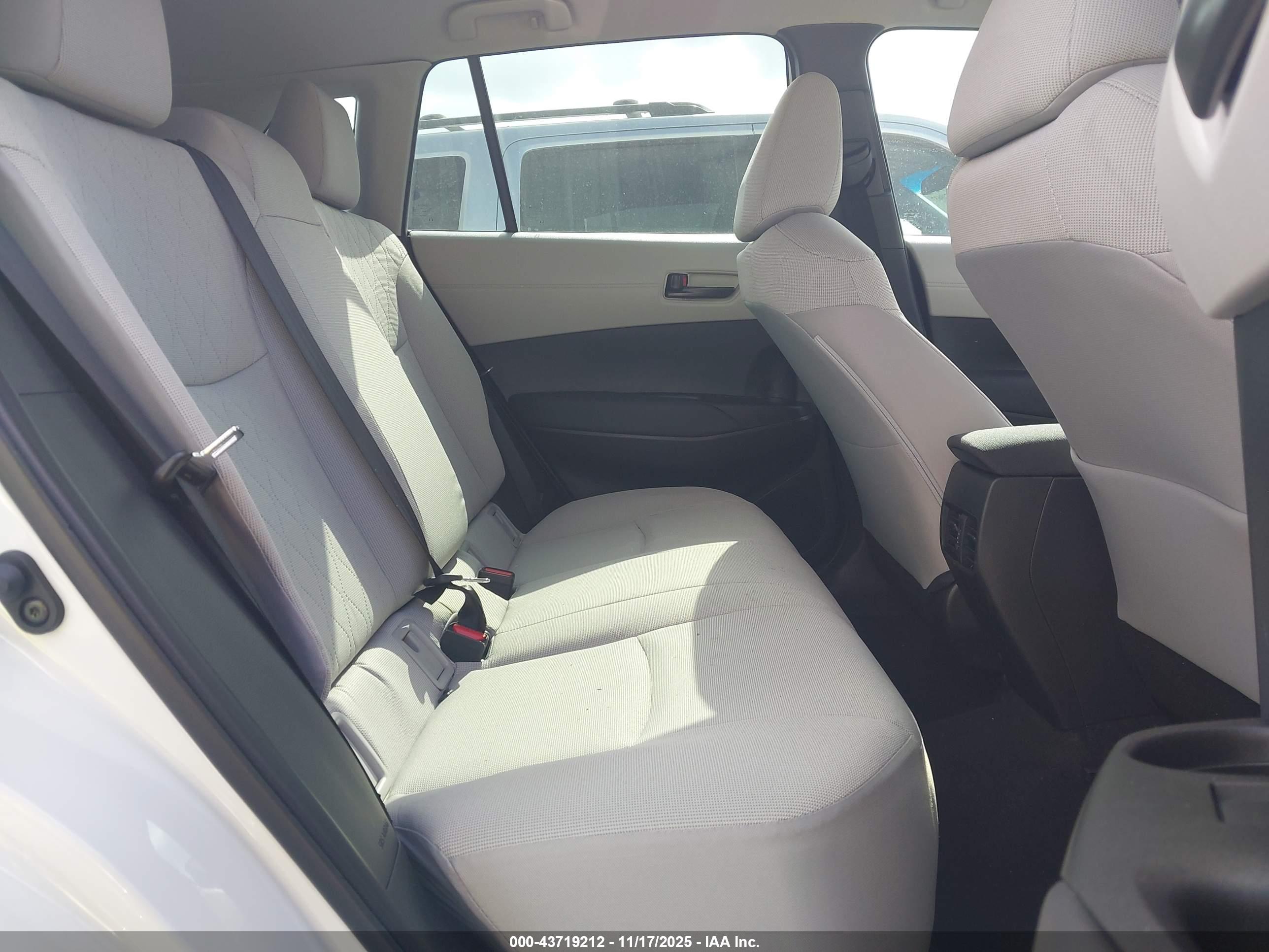TOYOTA COROLLA image 8