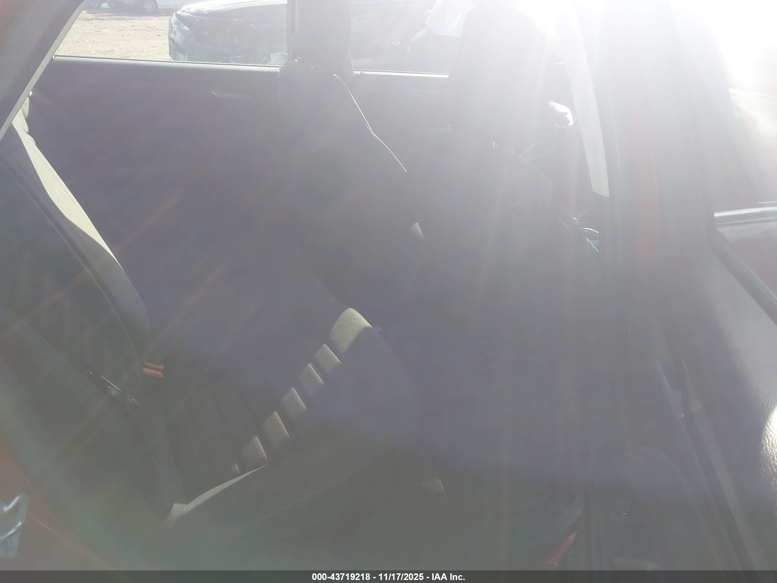 FORD FUSION image 8