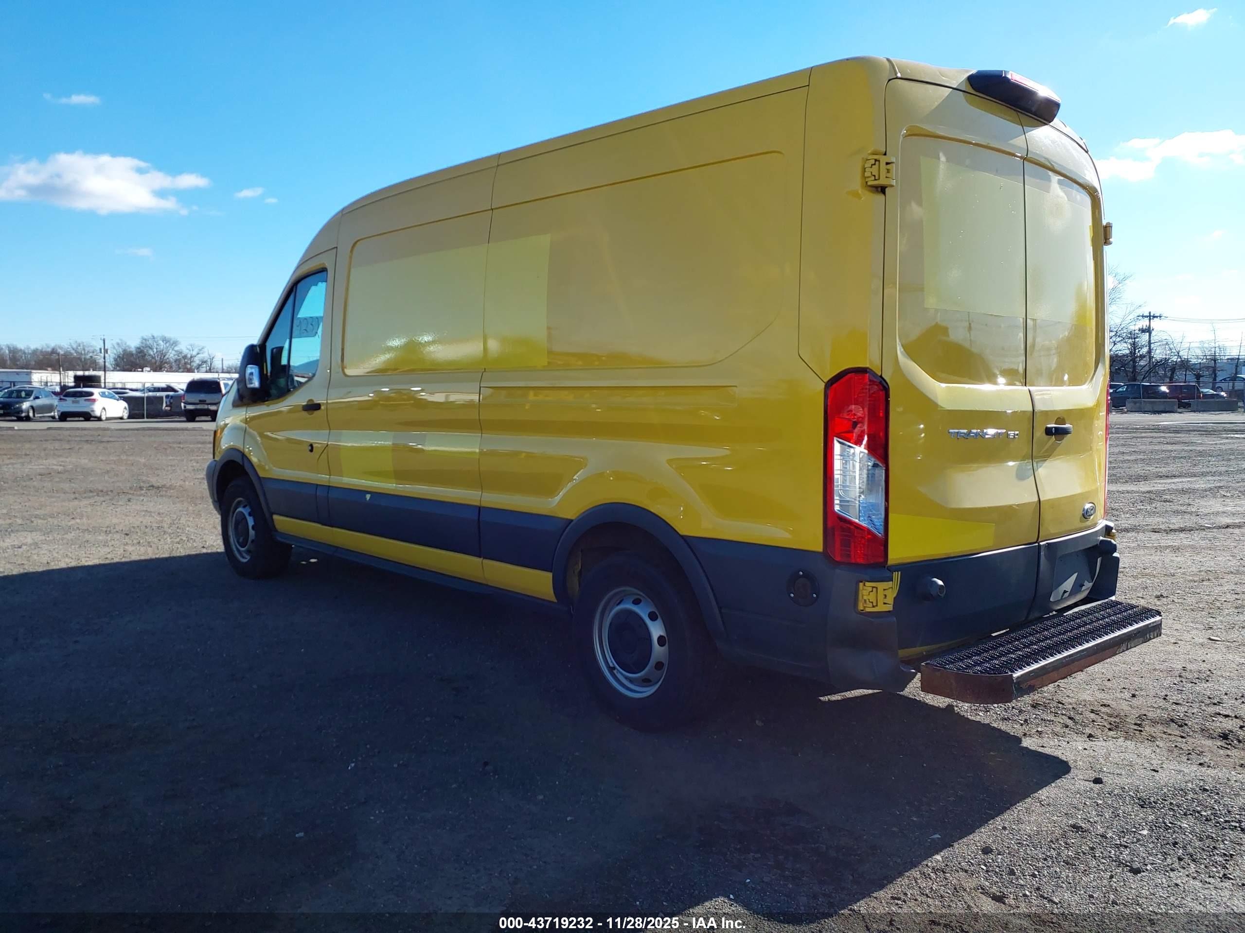 FORD TRANSIT-150 image 3