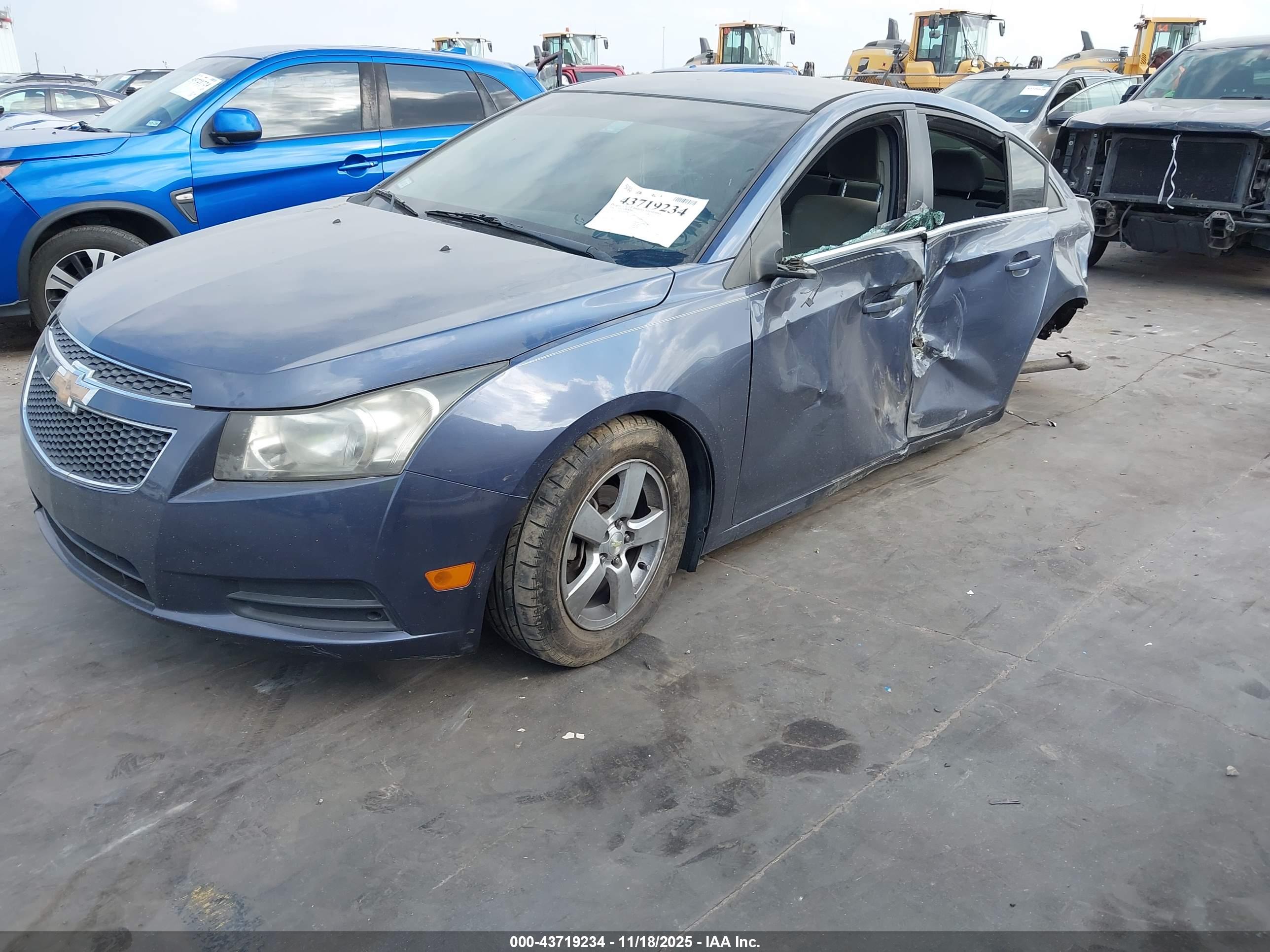 CHEVROLET CRUZE image 2