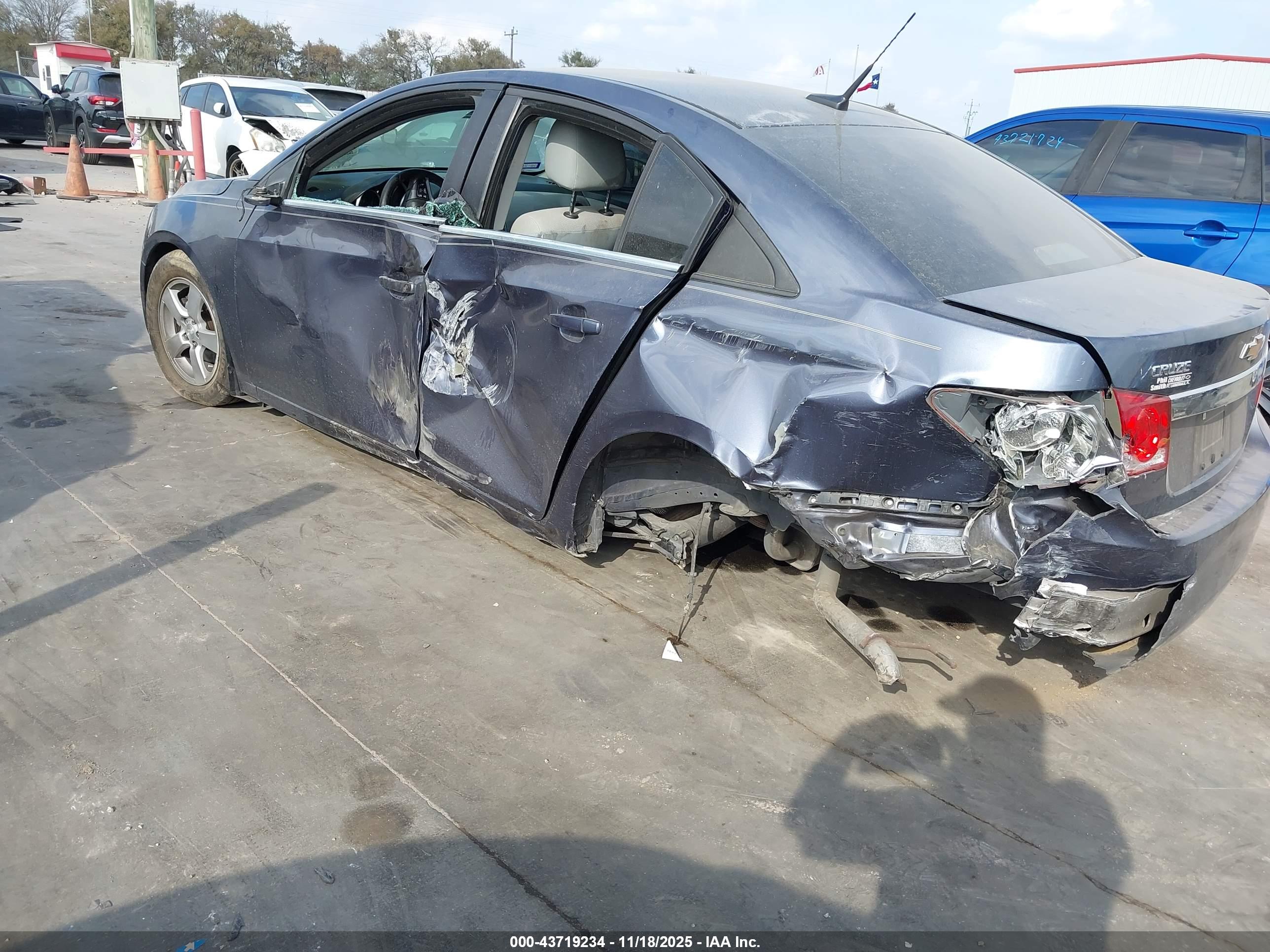 CHEVROLET CRUZE image 3
