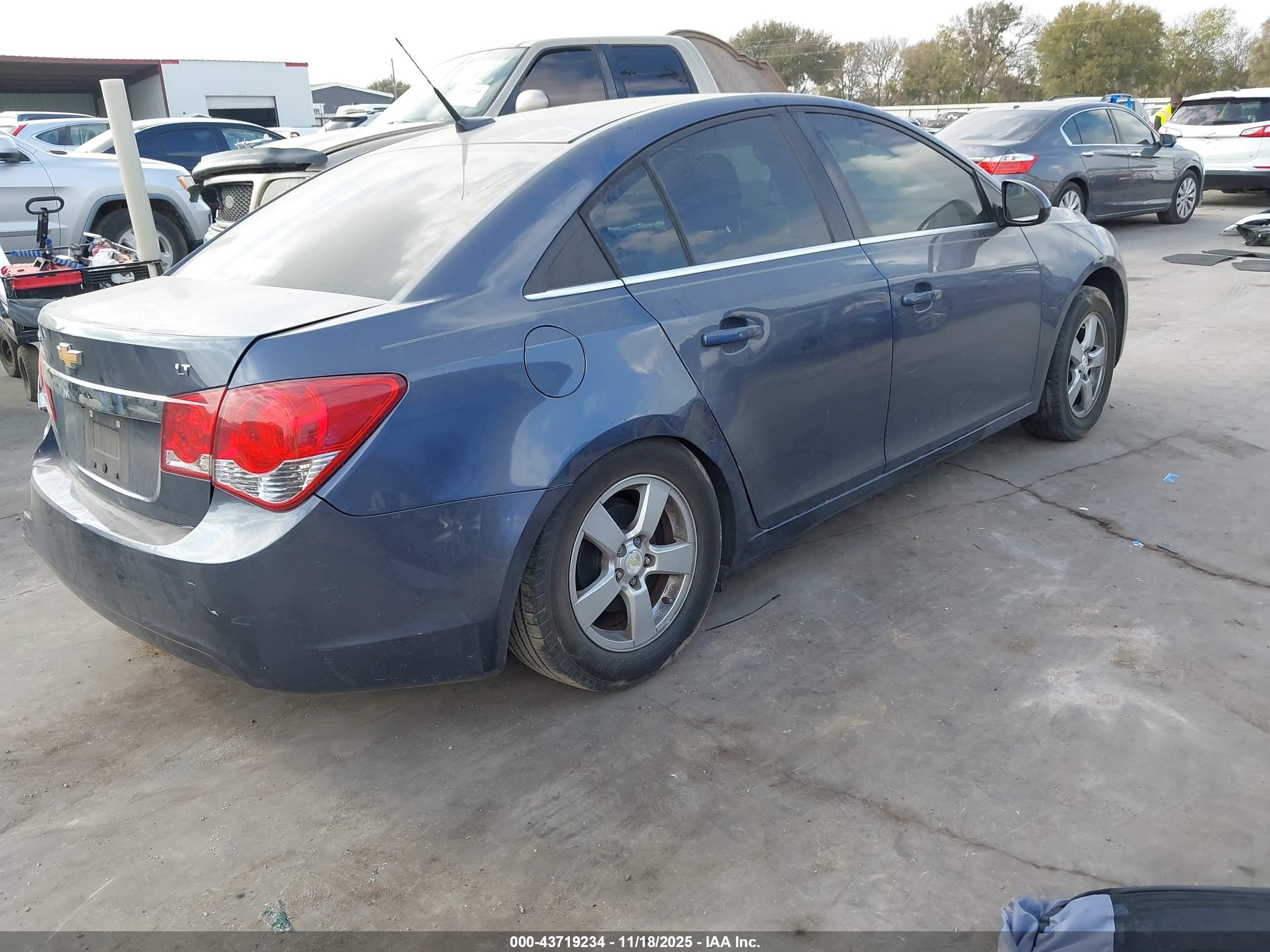 CHEVROLET CRUZE image 4