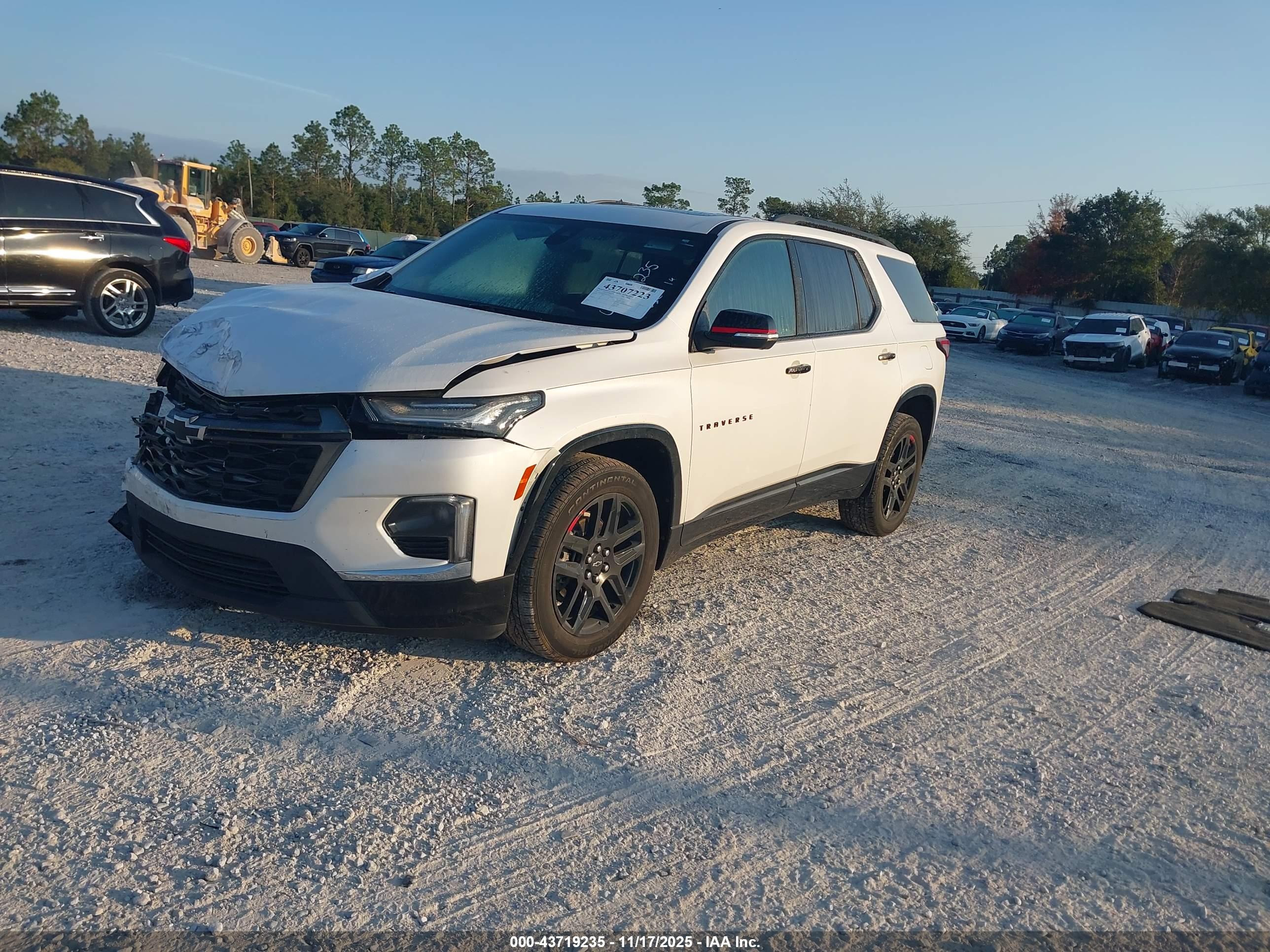 CHEVROLET TRAVERSE image 2